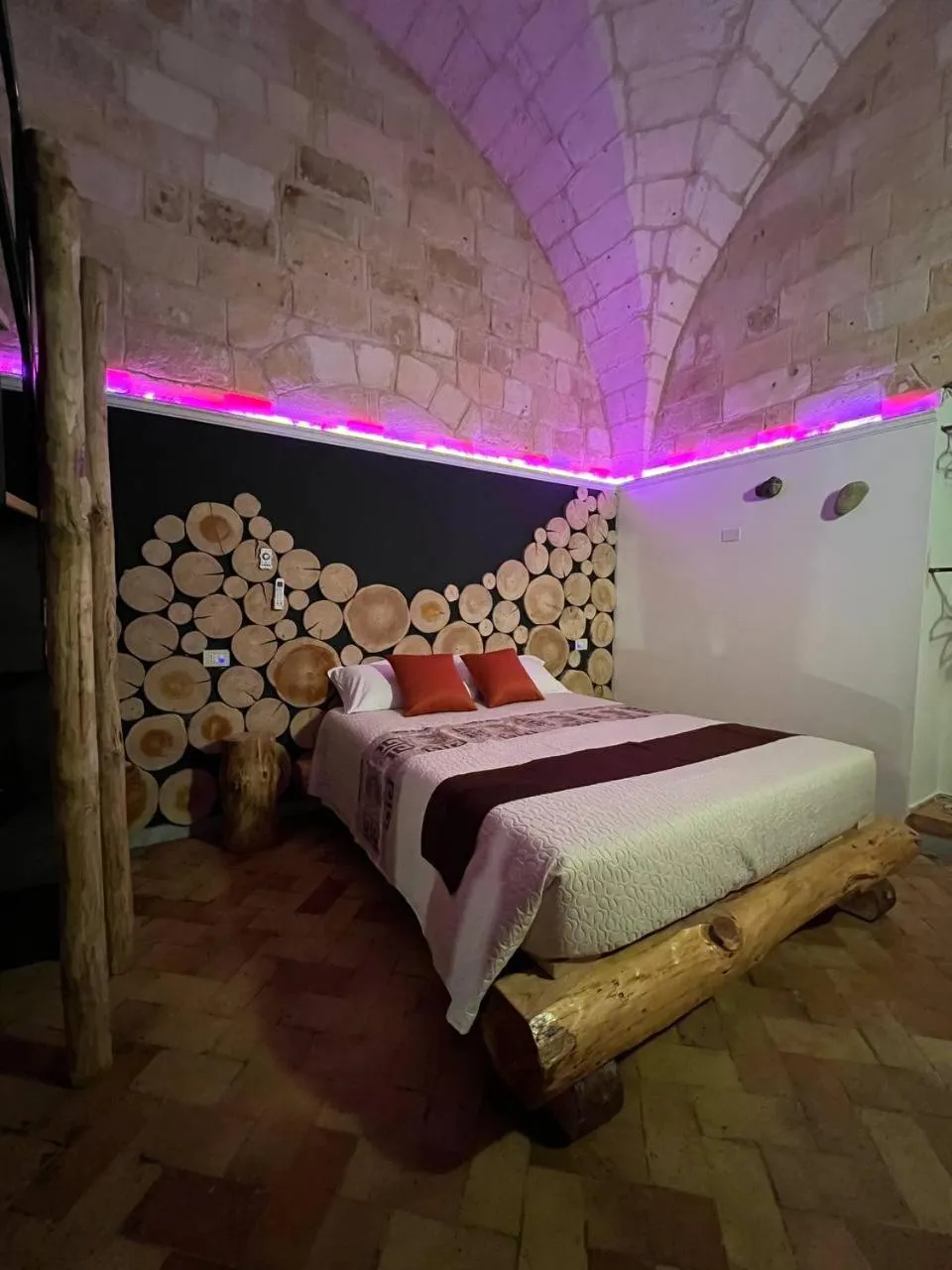 Photo of the whole room, Bed in The Bridge Suites