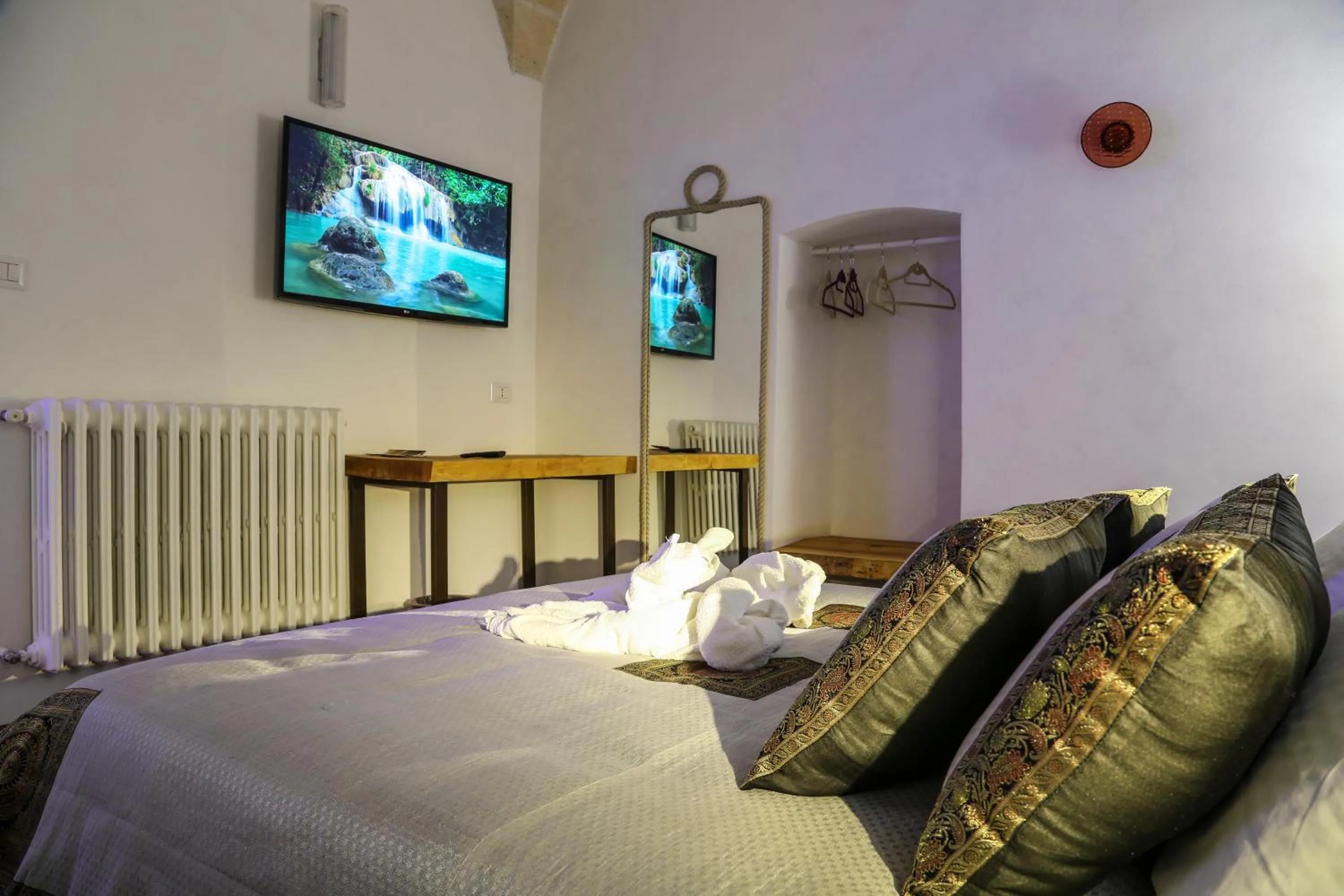 TV and multimedia, Bed in The Bridge Suites