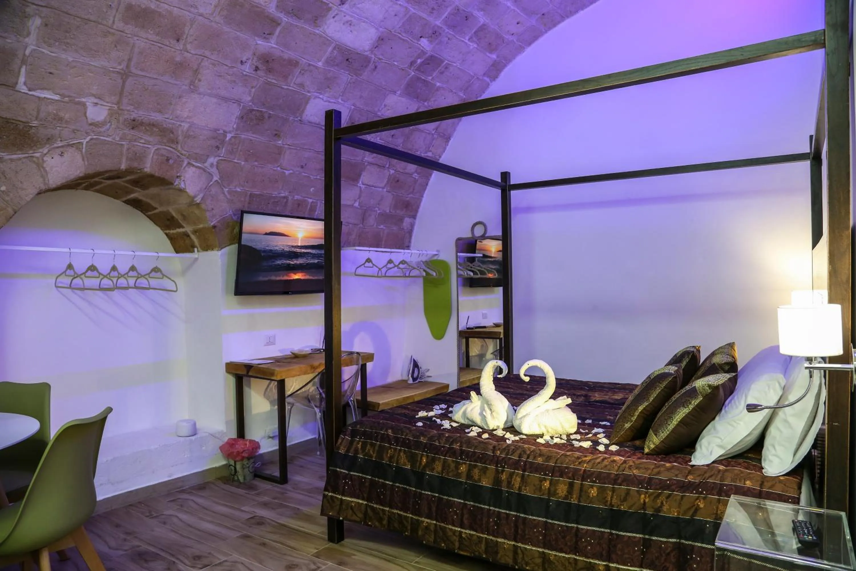 Photo of the whole room in The Bridge Suites