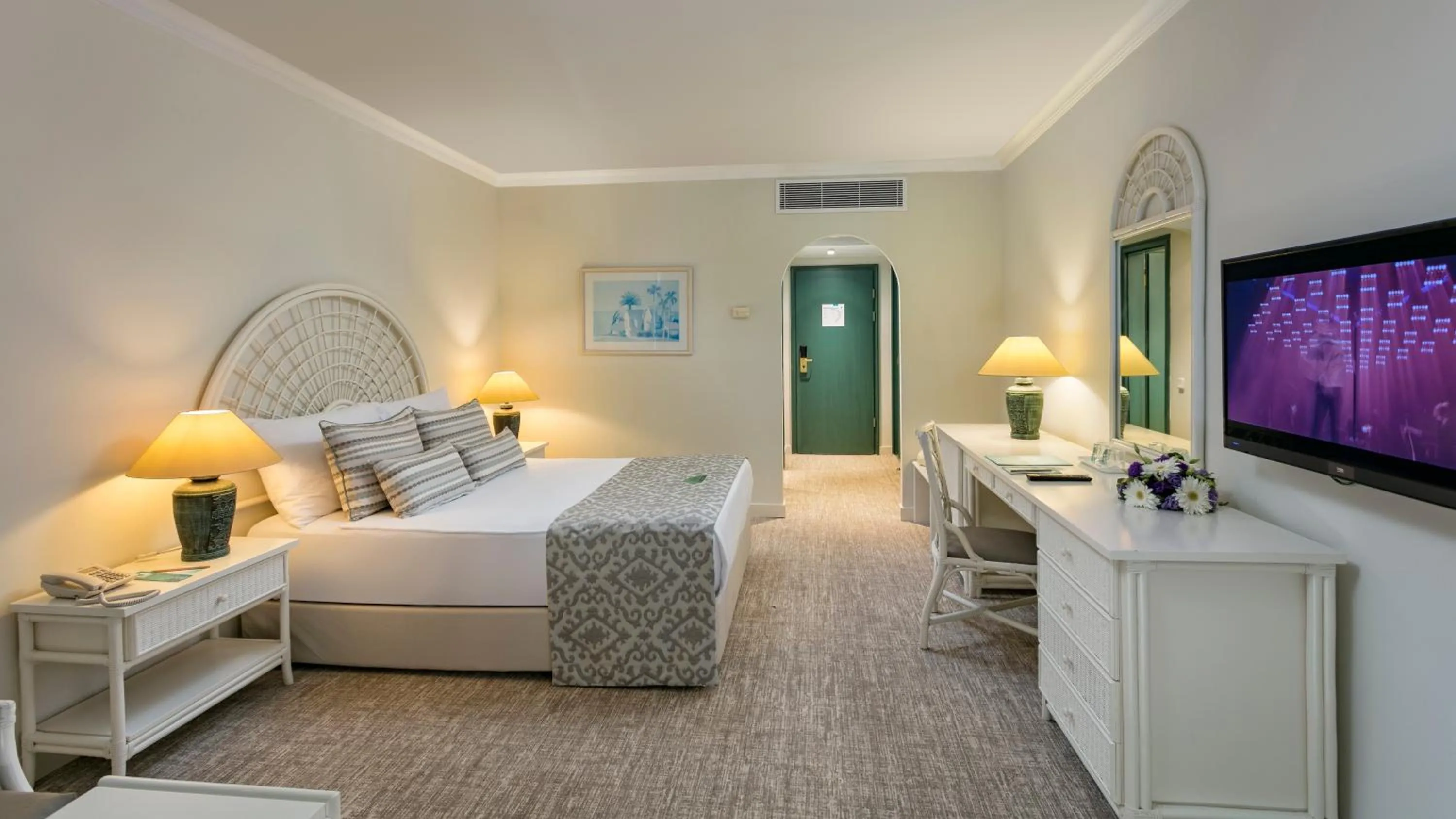 Bed in Mirage Park Resort-Ultra All Incl.