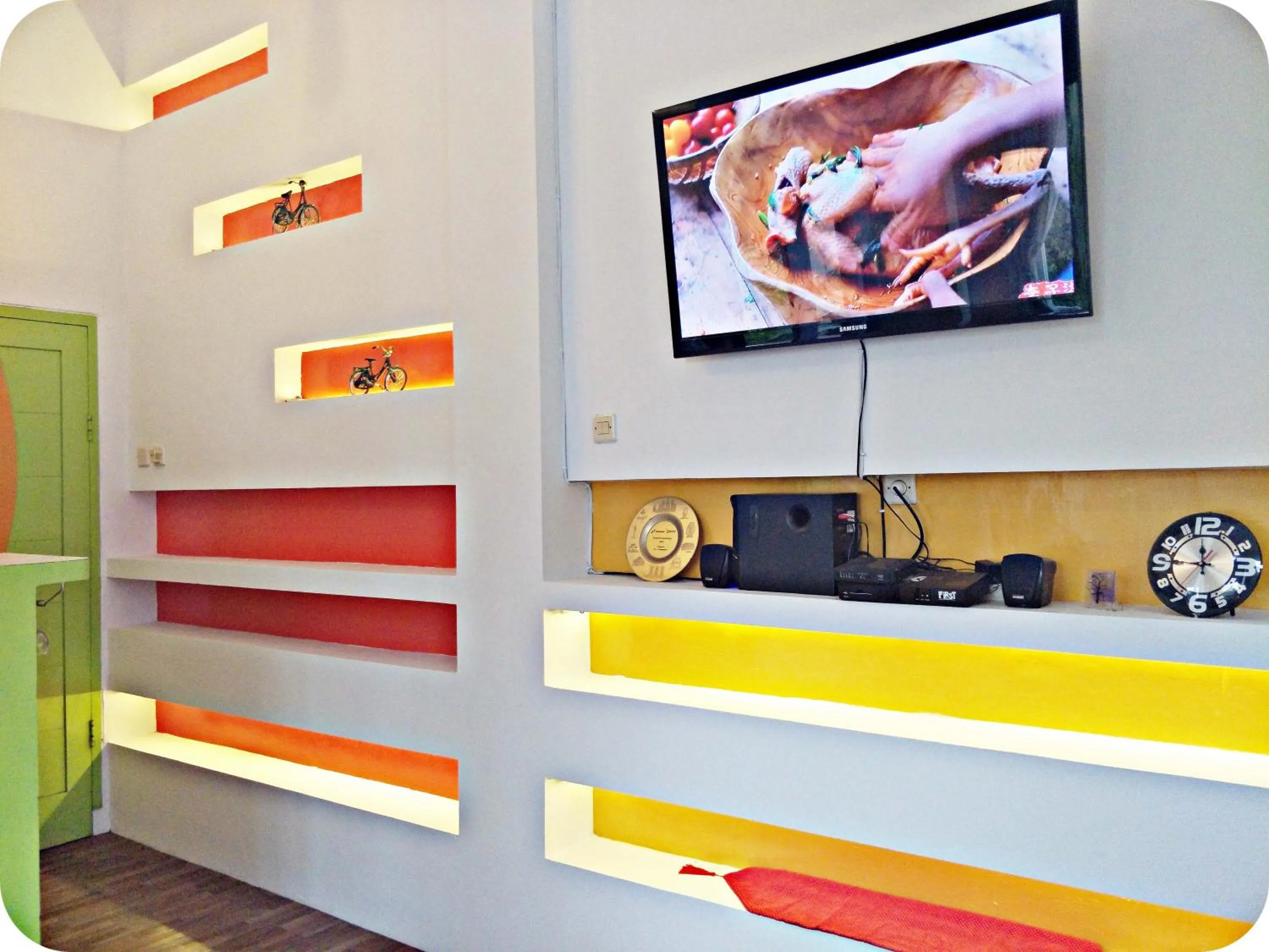 TV and multimedia in Kamargue Jakarta