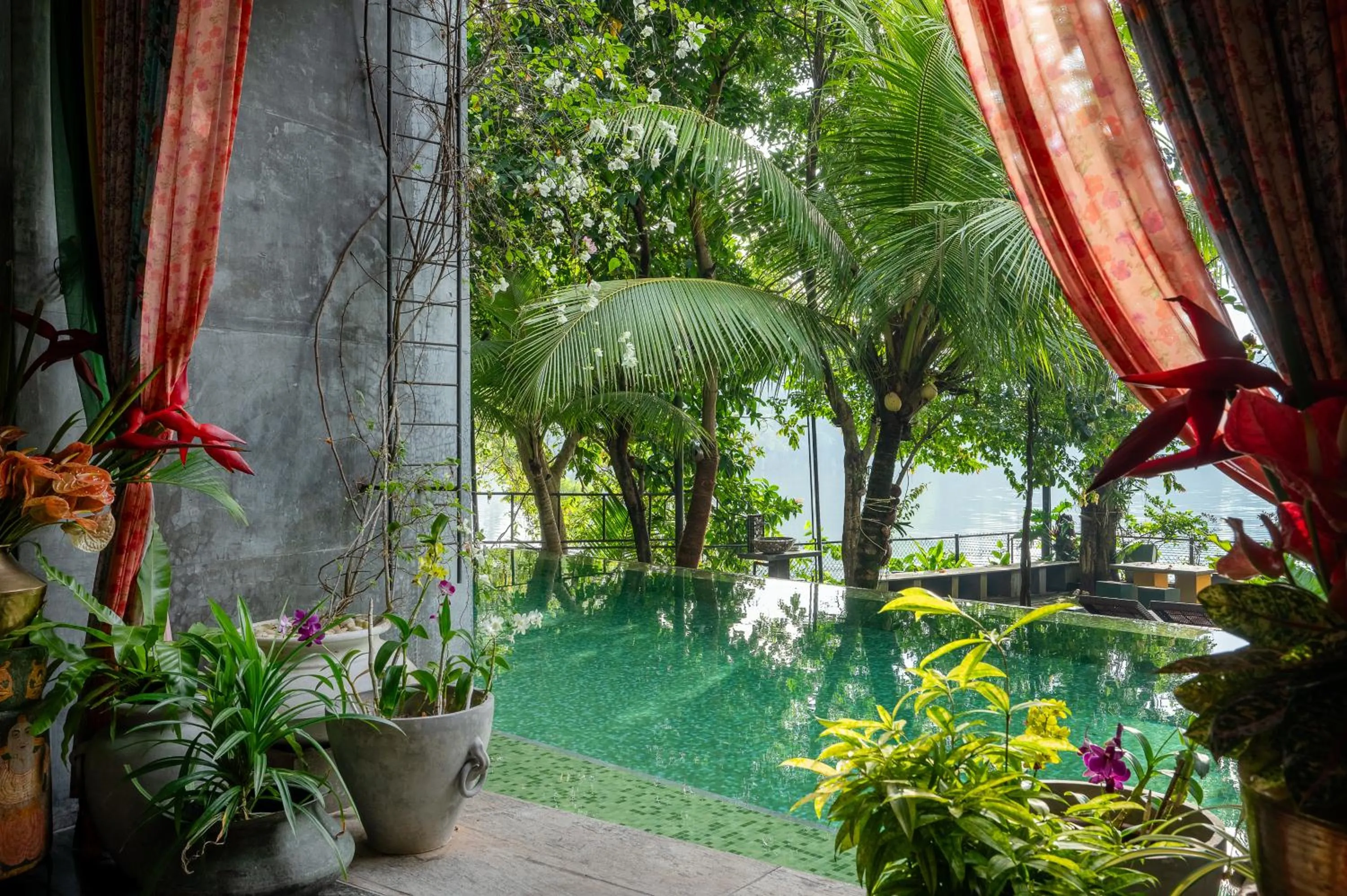 Swimming pool in Aathma Colombo House