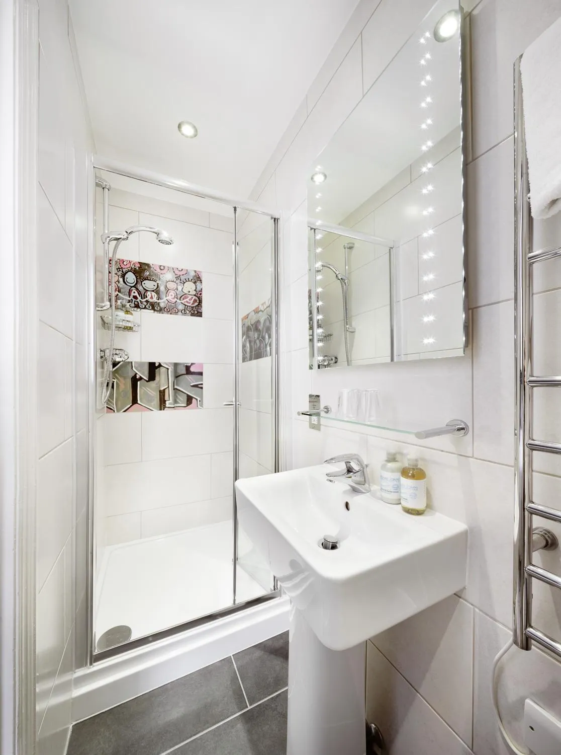 Shower in Hawksmoor Guest House