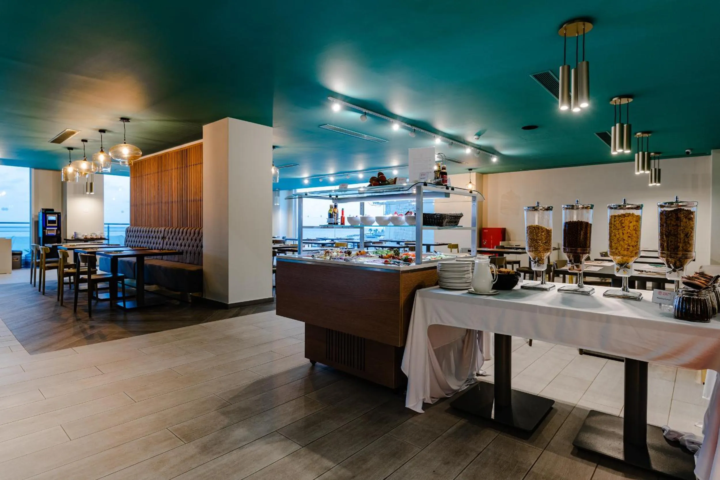 Restaurant/places to eat in Seaview Hotel - Adults Only 16 Plus