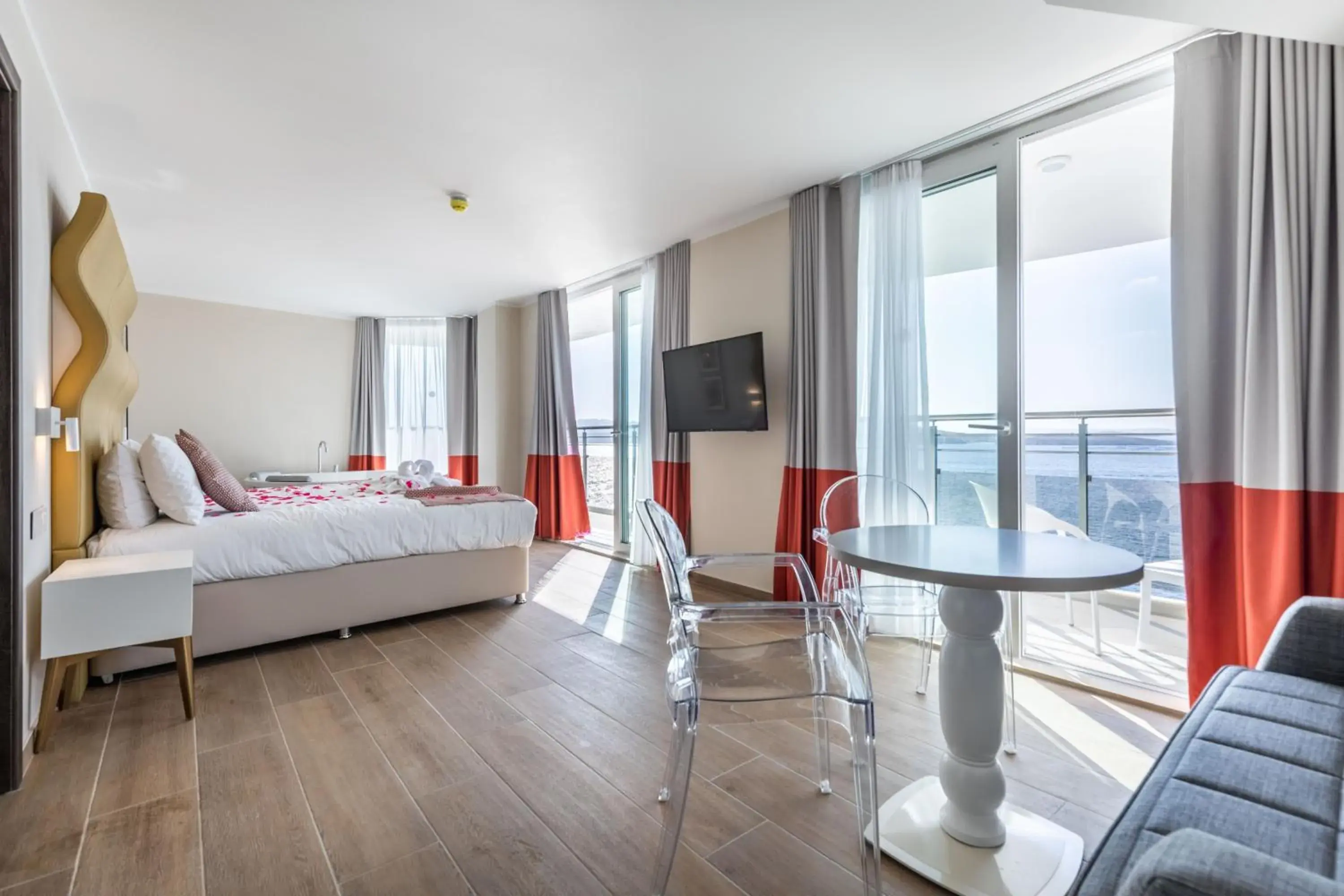 Suite with Hot Tub in Seaview Hotel - Adults Only 16 Plus Suite with Hot Tub in Seaview Hotel - Adults Only 16 Plus