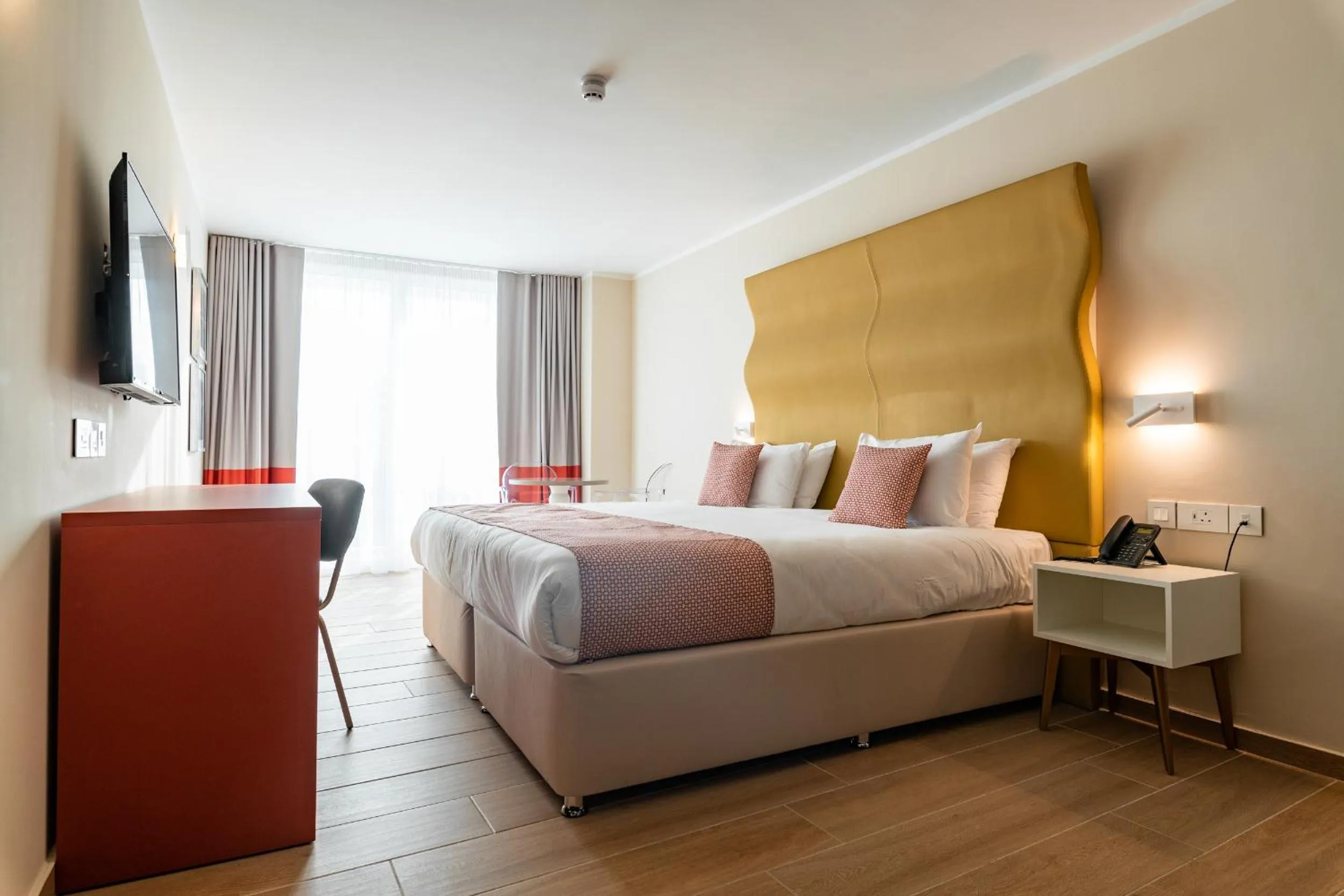 Photo of the whole room, Bed in Seaview Hotel - Adults Only 16 Plus