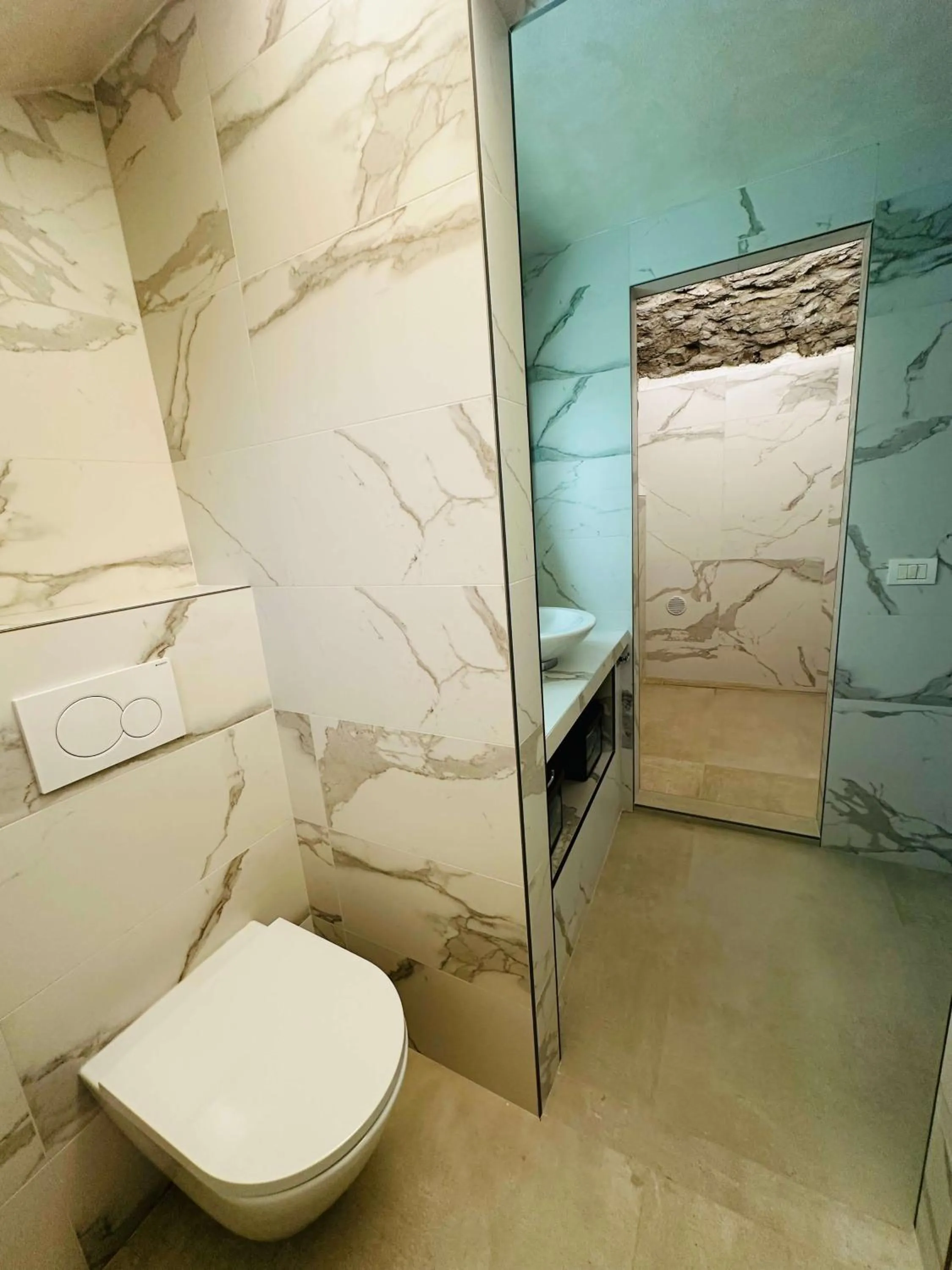 Toilet in Bellagio Bed & Breakfast