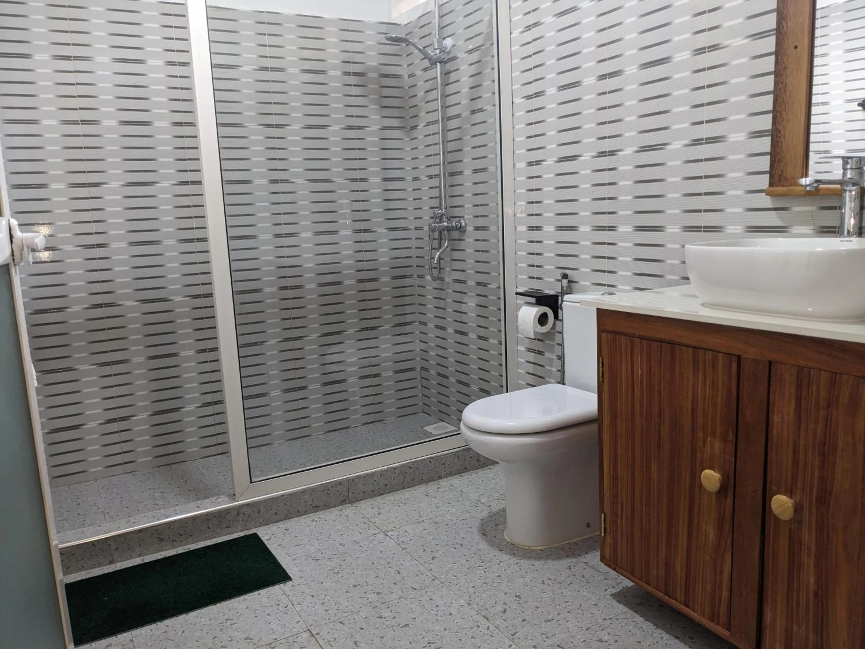 Shower in Kivulini Lodge and Restaurant