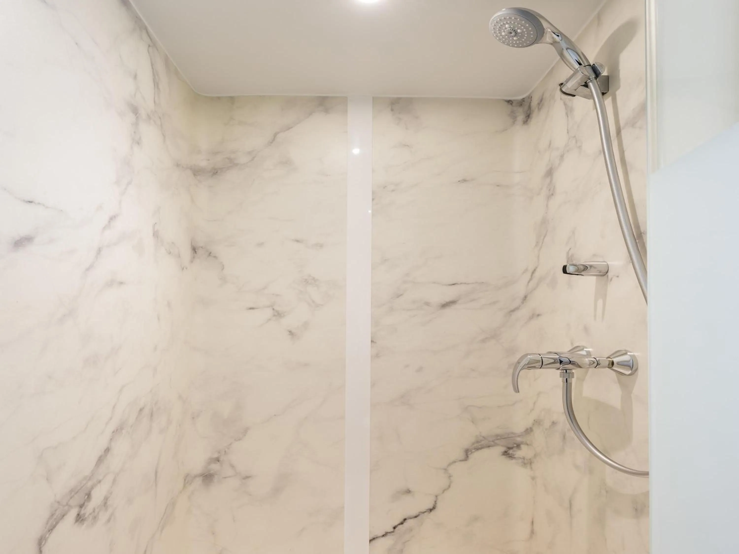 Bedroom in Ibis Budget Château-Thierry