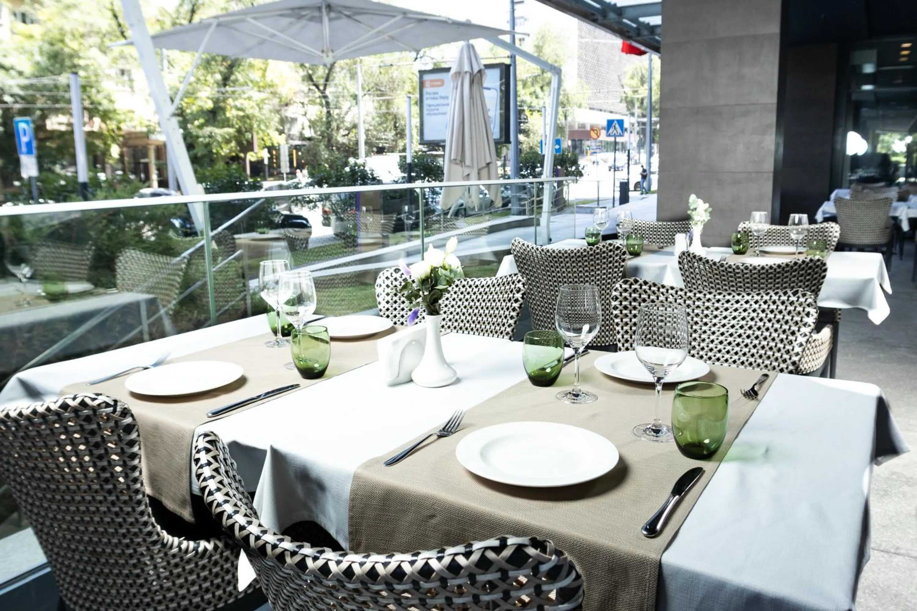 Restaurant/places to eat in Mercure Almaty City Center