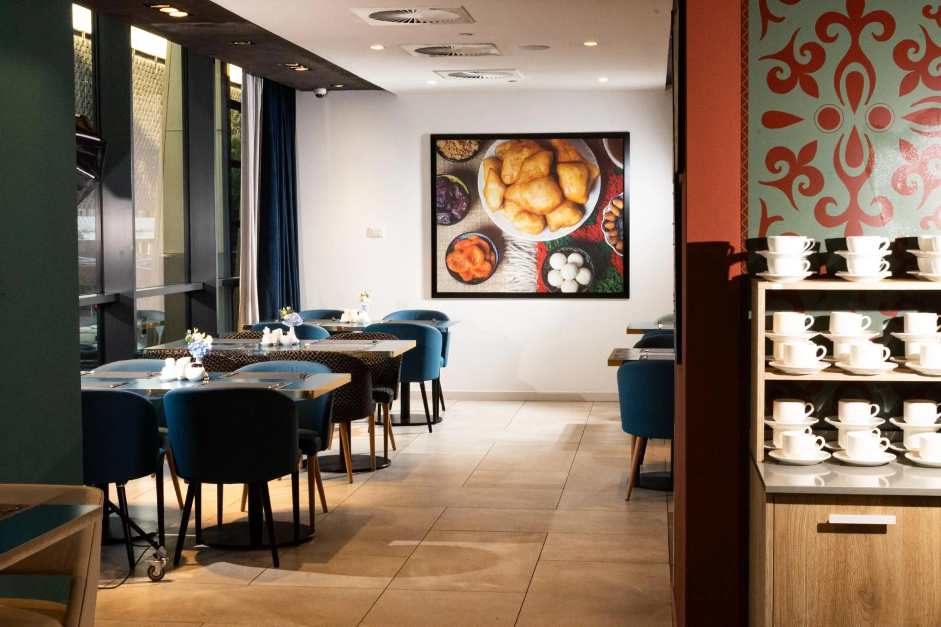 Restaurant/places to eat in Mercure Almaty City Center