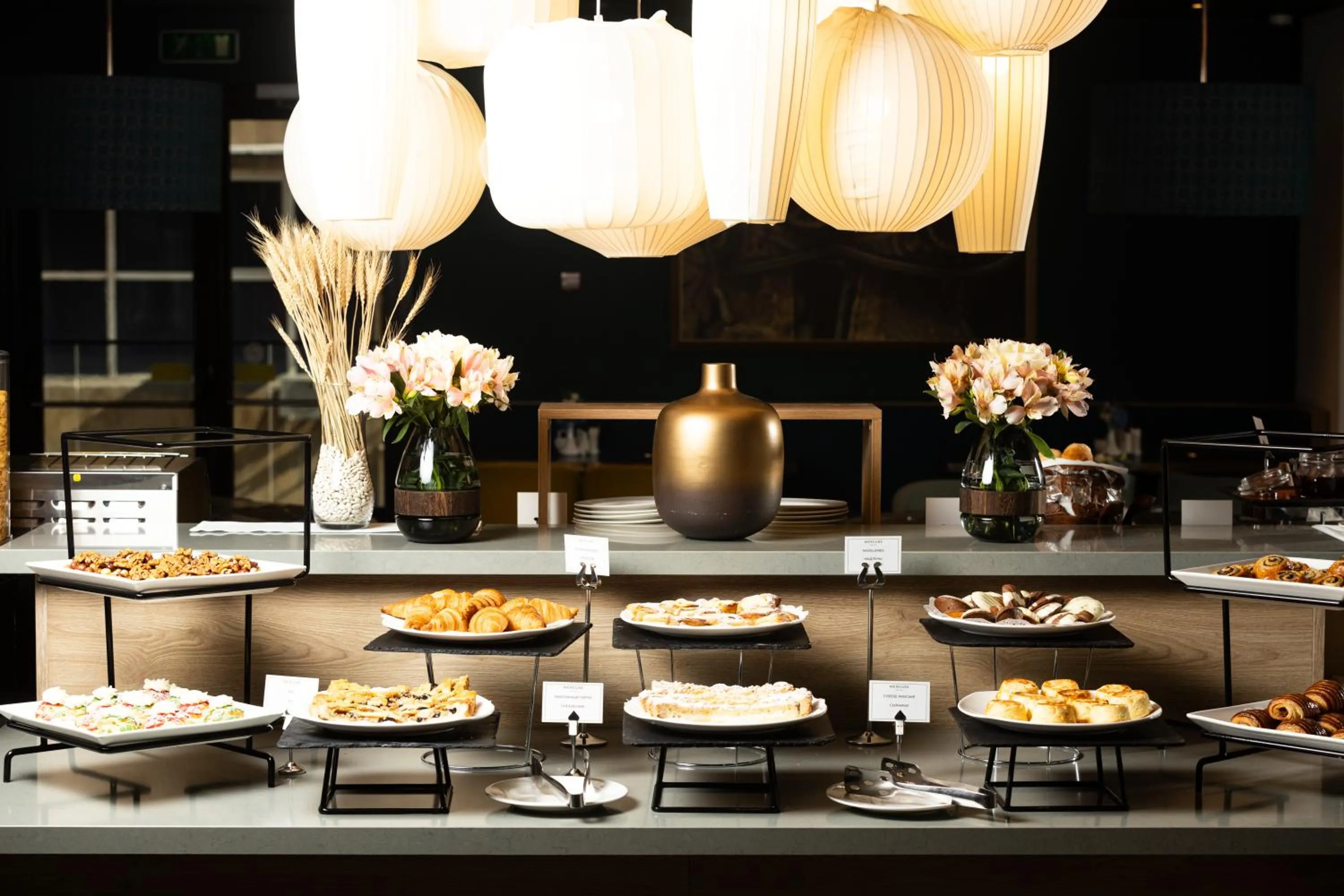 Restaurant/places to eat in Mercure Almaty City Center