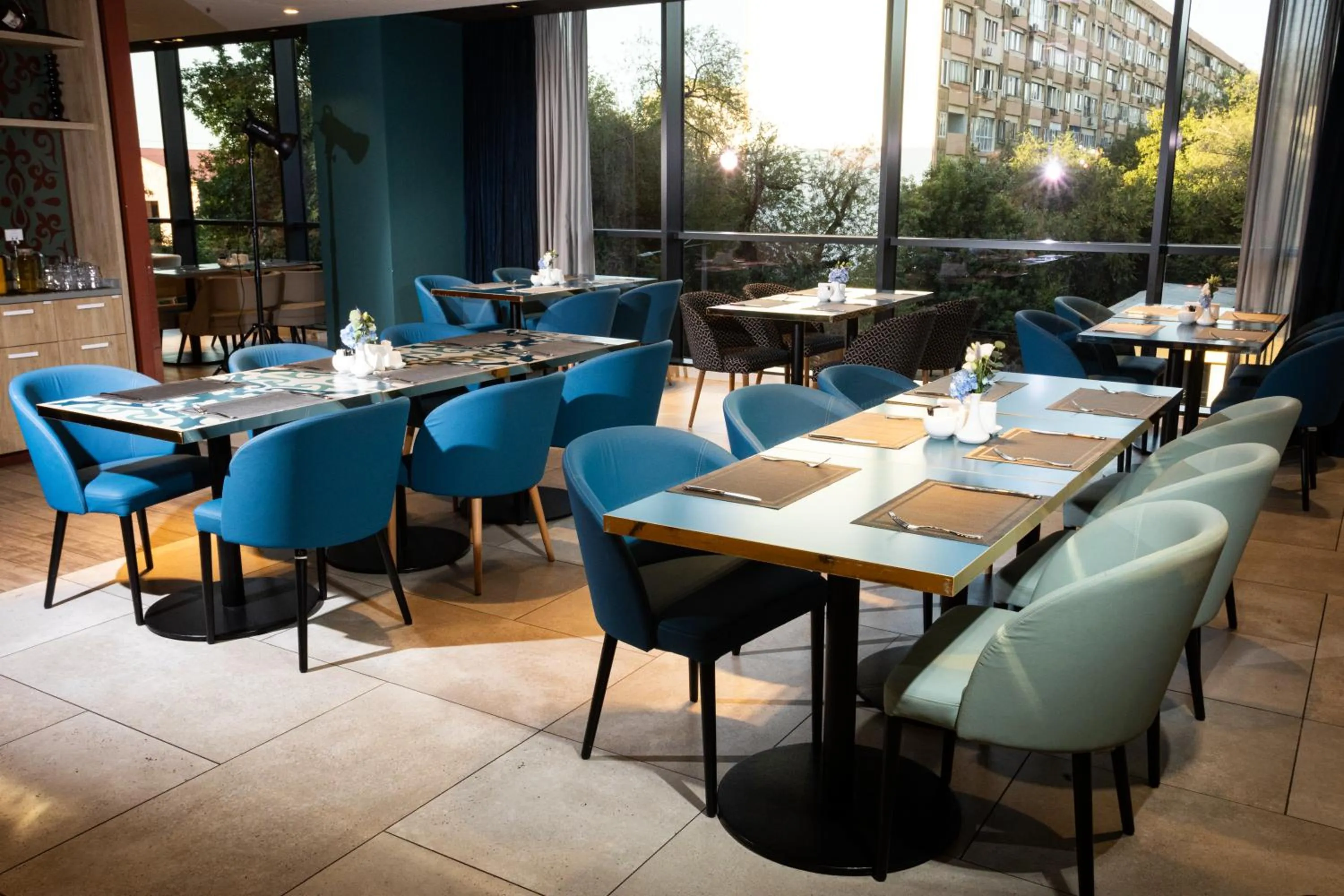 Restaurant/places to eat in Mercure Almaty City Center