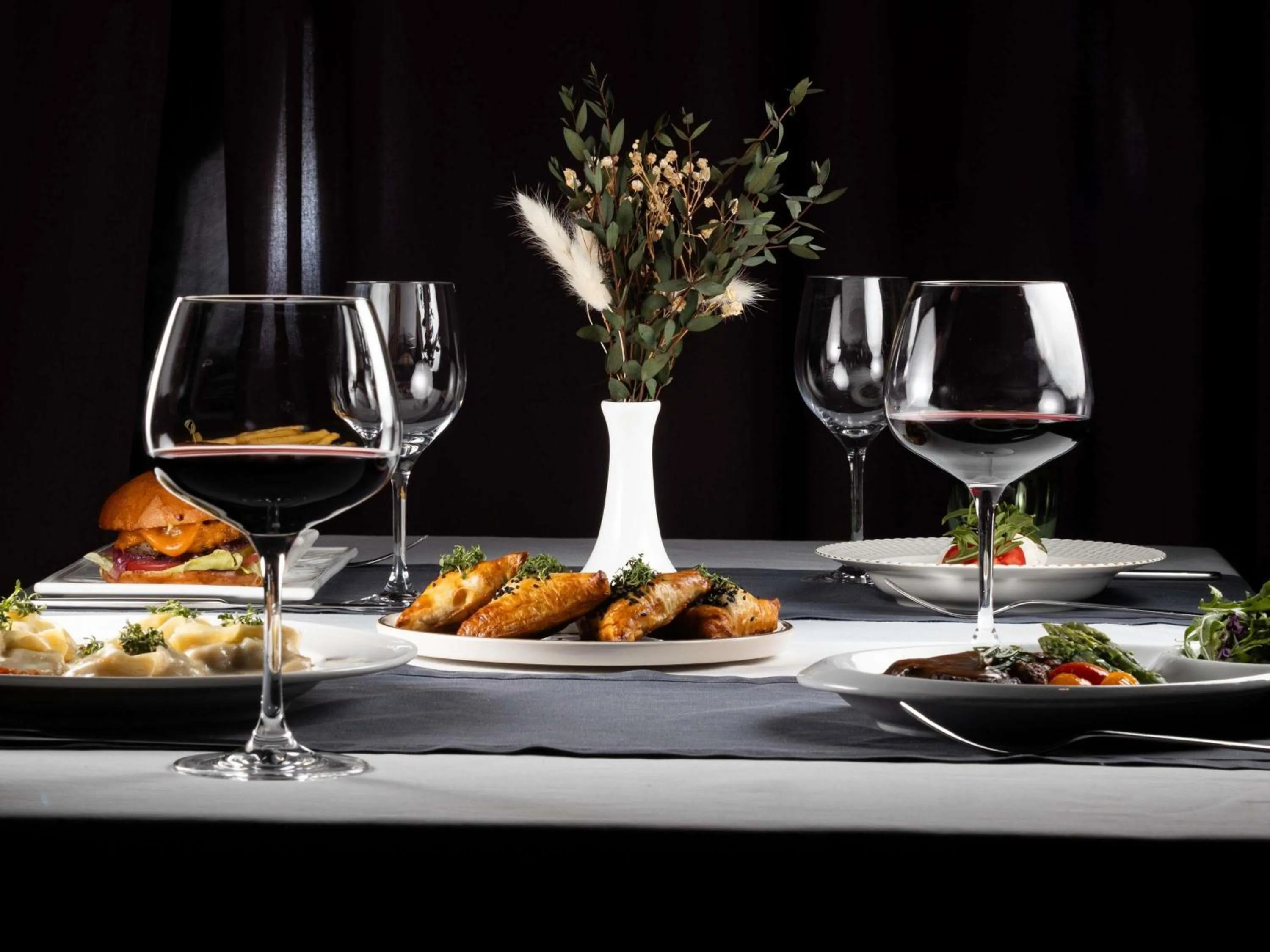 Restaurant/places to eat in Mercure Almaty City Center