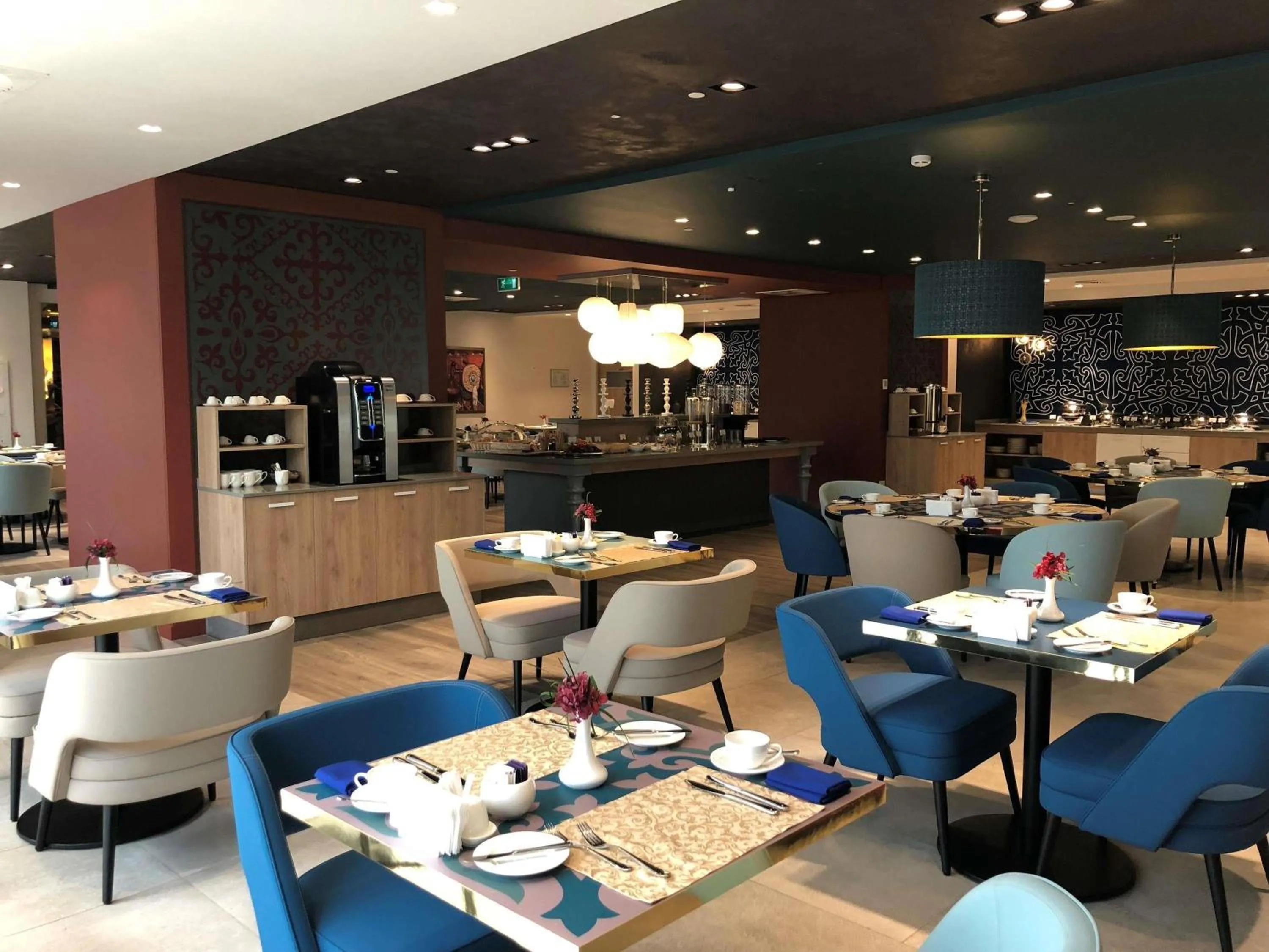 Restaurant/places to eat in Mercure Almaty City Center