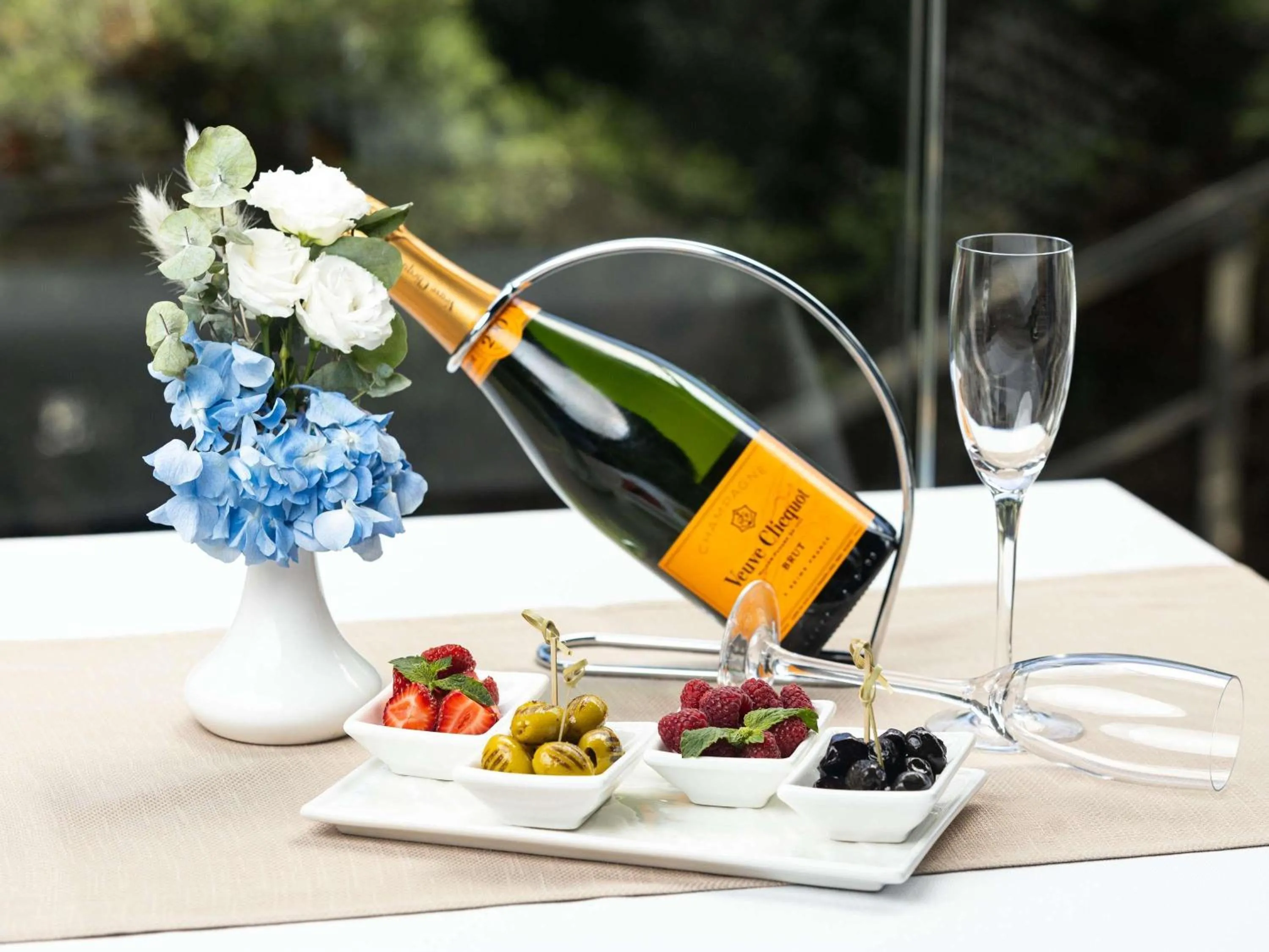 Restaurant/places to eat in Mercure Almaty City Center