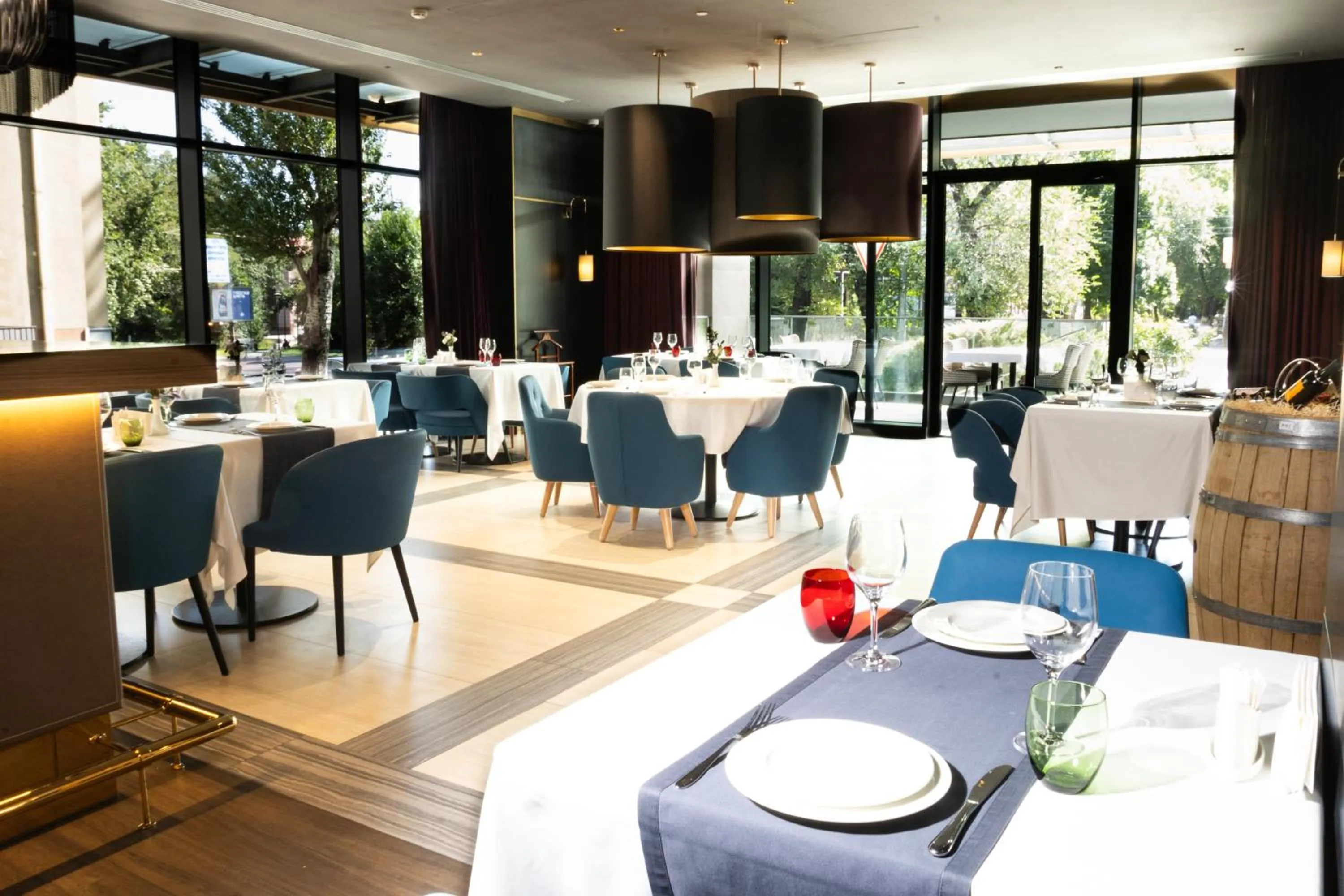 Restaurant/places to eat in Mercure Almaty City Center