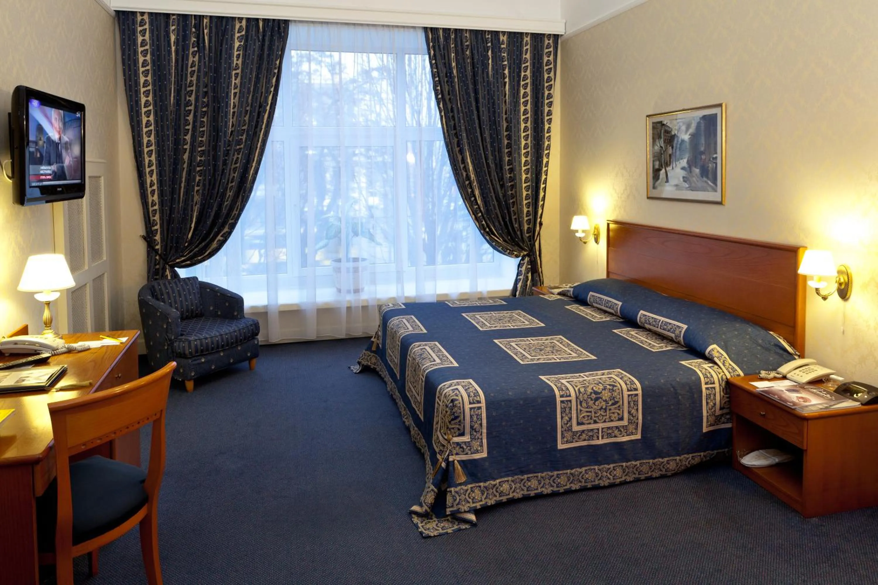 Photo of the whole room, Bed in Grand Hotel Ukraine