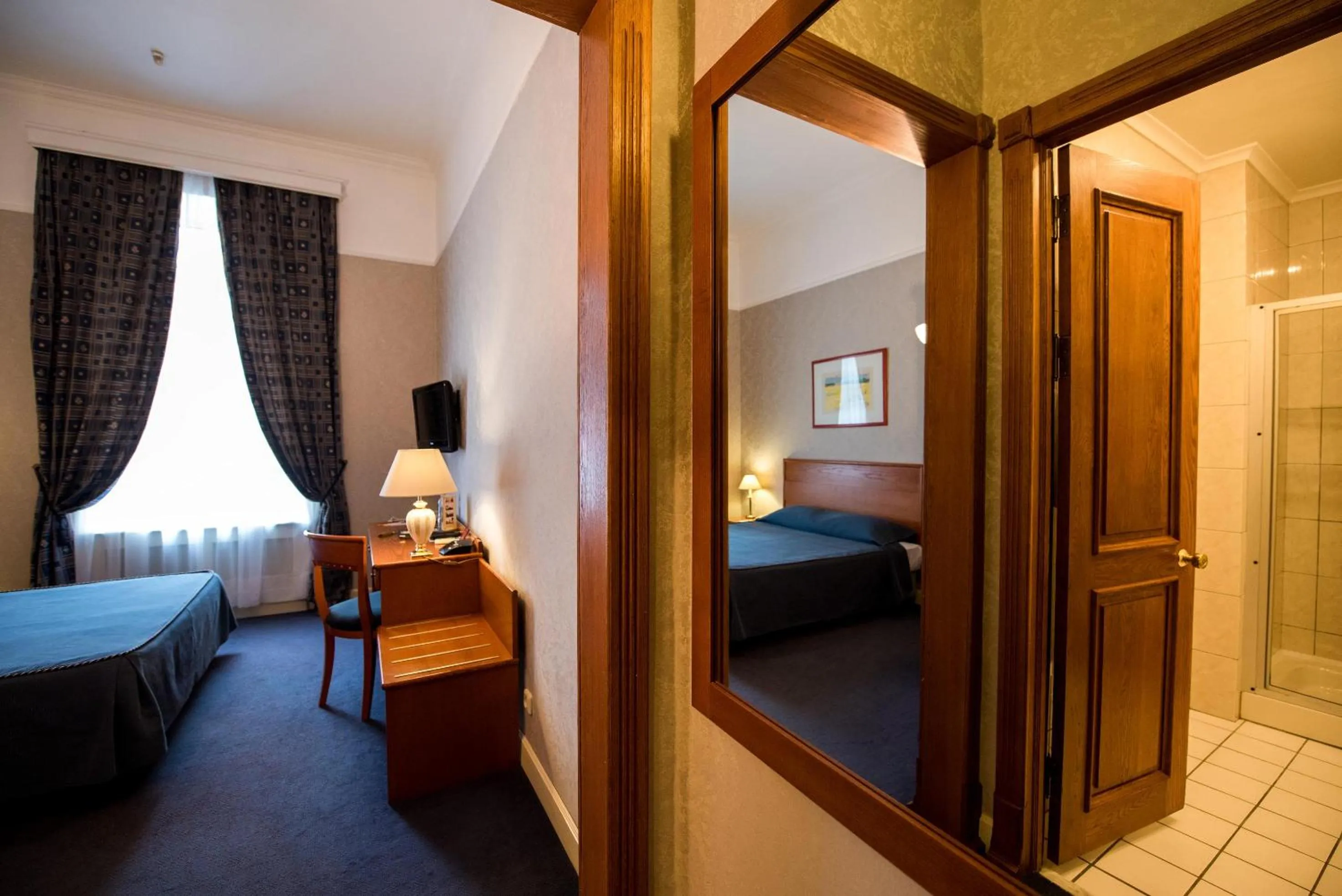 Photo of the whole room, Bed in Grand Hotel Ukraine