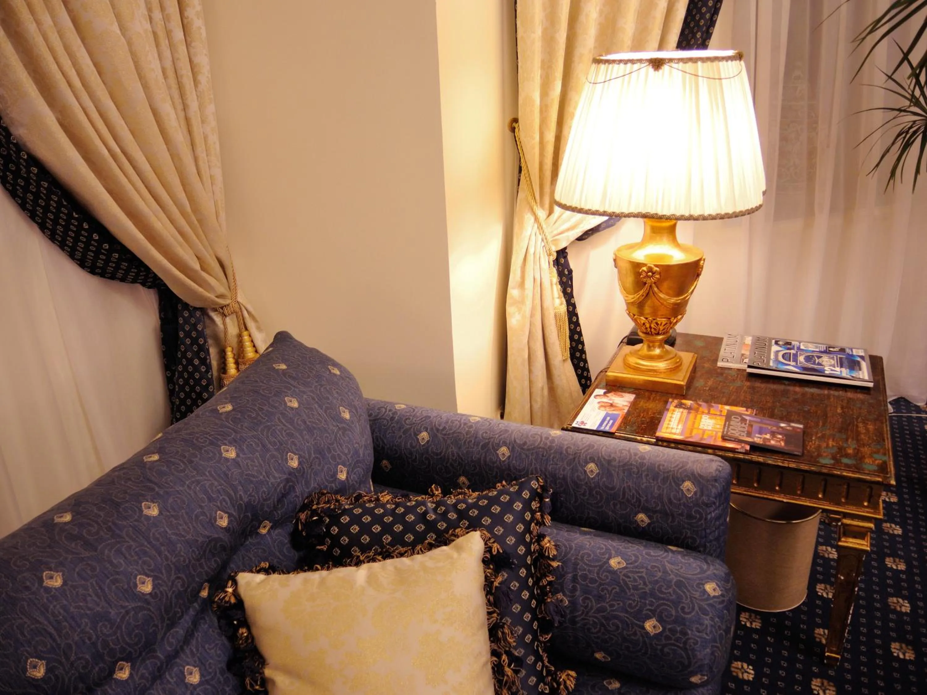 Living room in Grand Hotel Ukraine