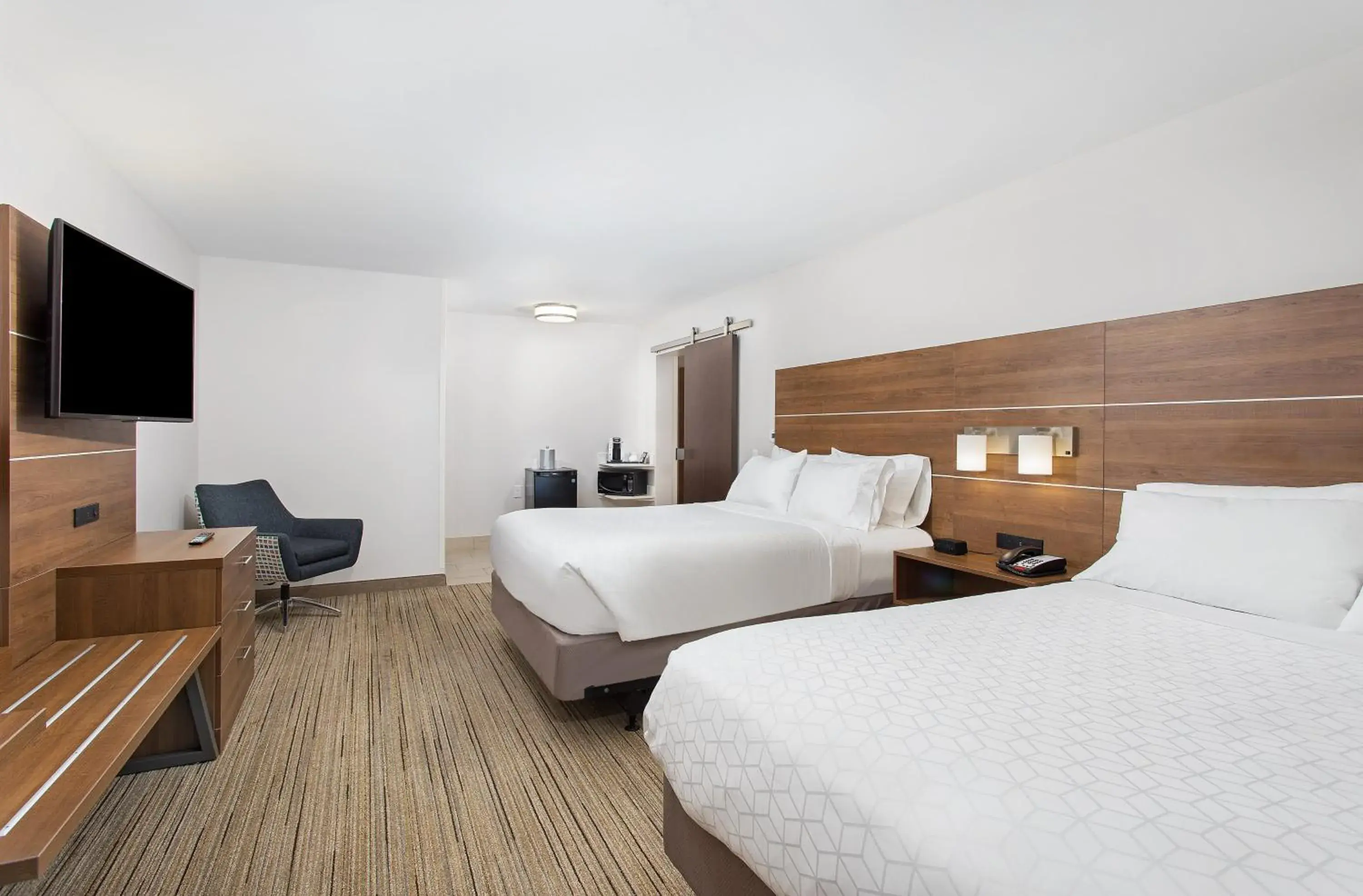 Standard Room with Two Queen Beds in Holiday Inn Express Williamsburg by IHG Standard Room with Two Queen Beds in Holiday Inn Express Williamsburg by IHG