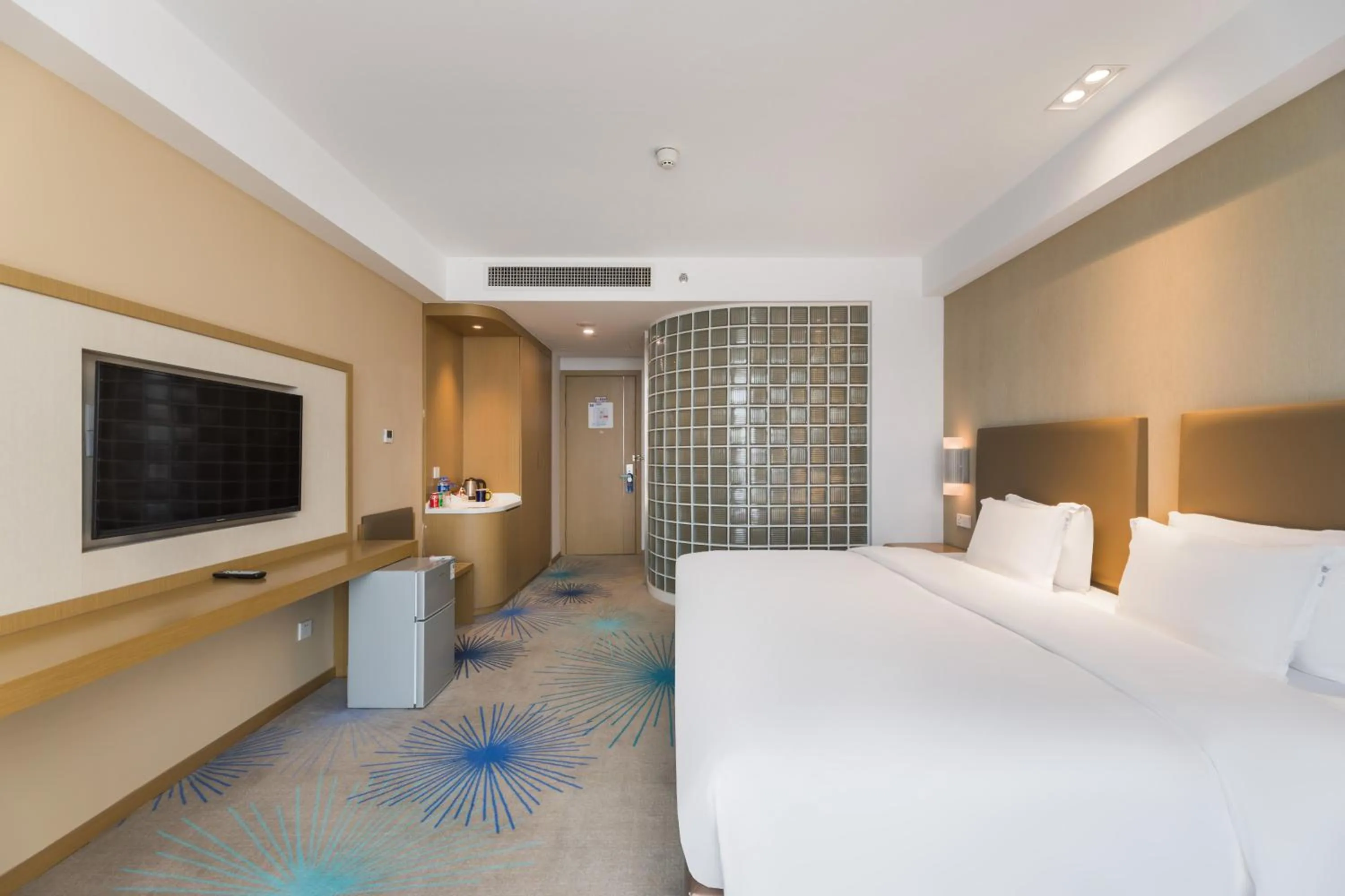 Photo of the whole room, Bed in Holiday Inn Express - Liuyang Development Zone by IHG Changsha Huanghua Airport