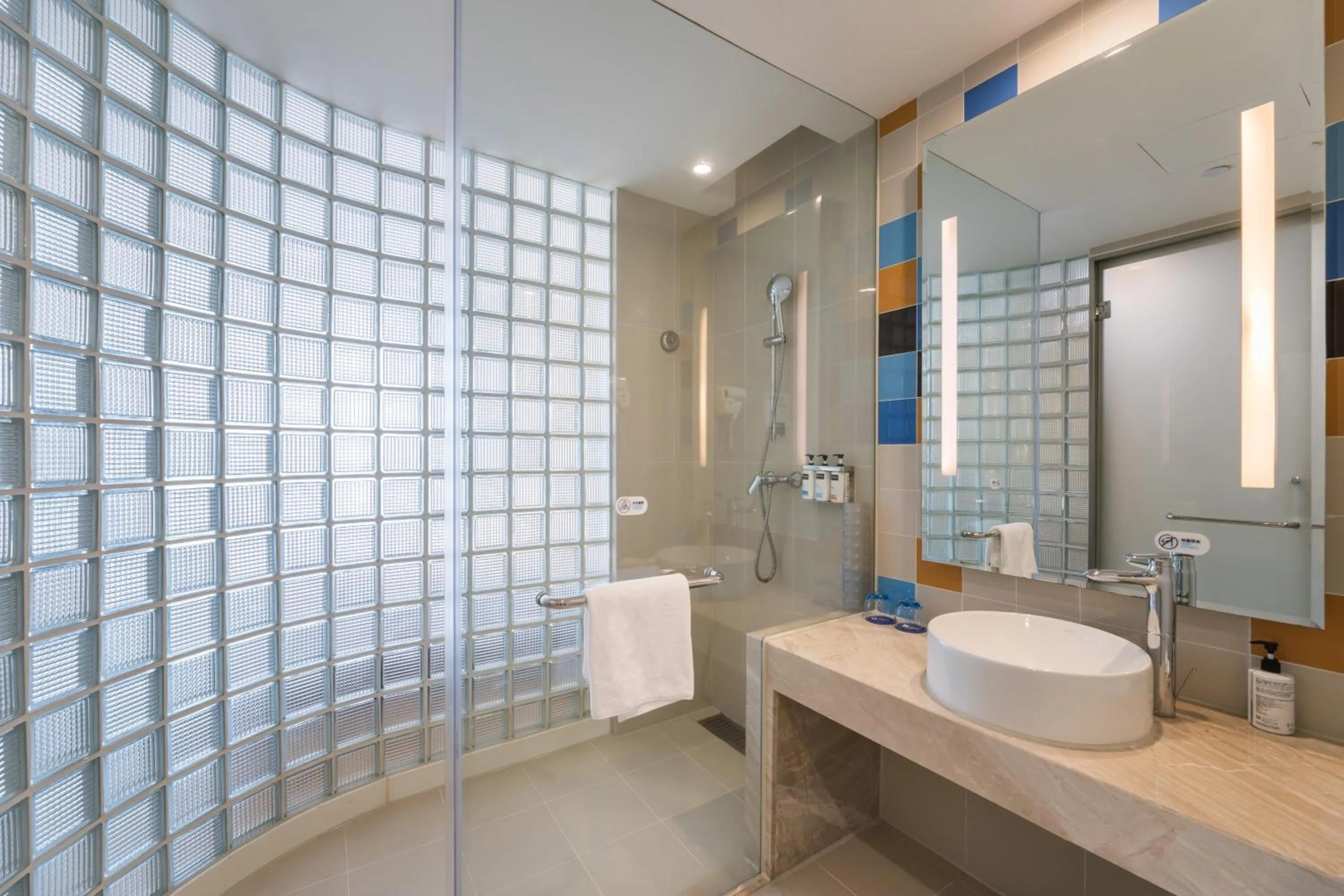 Bathroom in Holiday Inn Express - Liuyang Development Zone by IHG Changsha Huanghua Airport