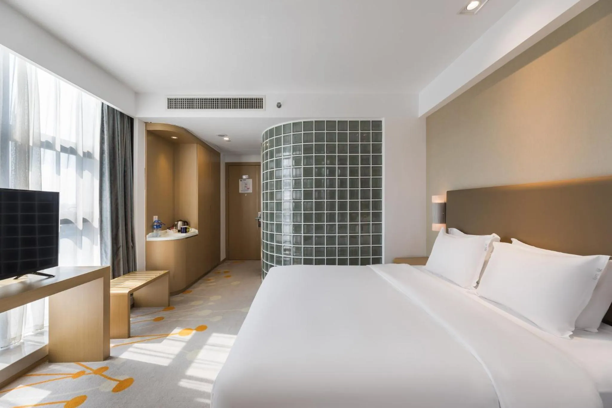 Photo of the whole room, Bed in Holiday Inn Express - Liuyang Development Zone by IHG Changsha Huanghua Airport