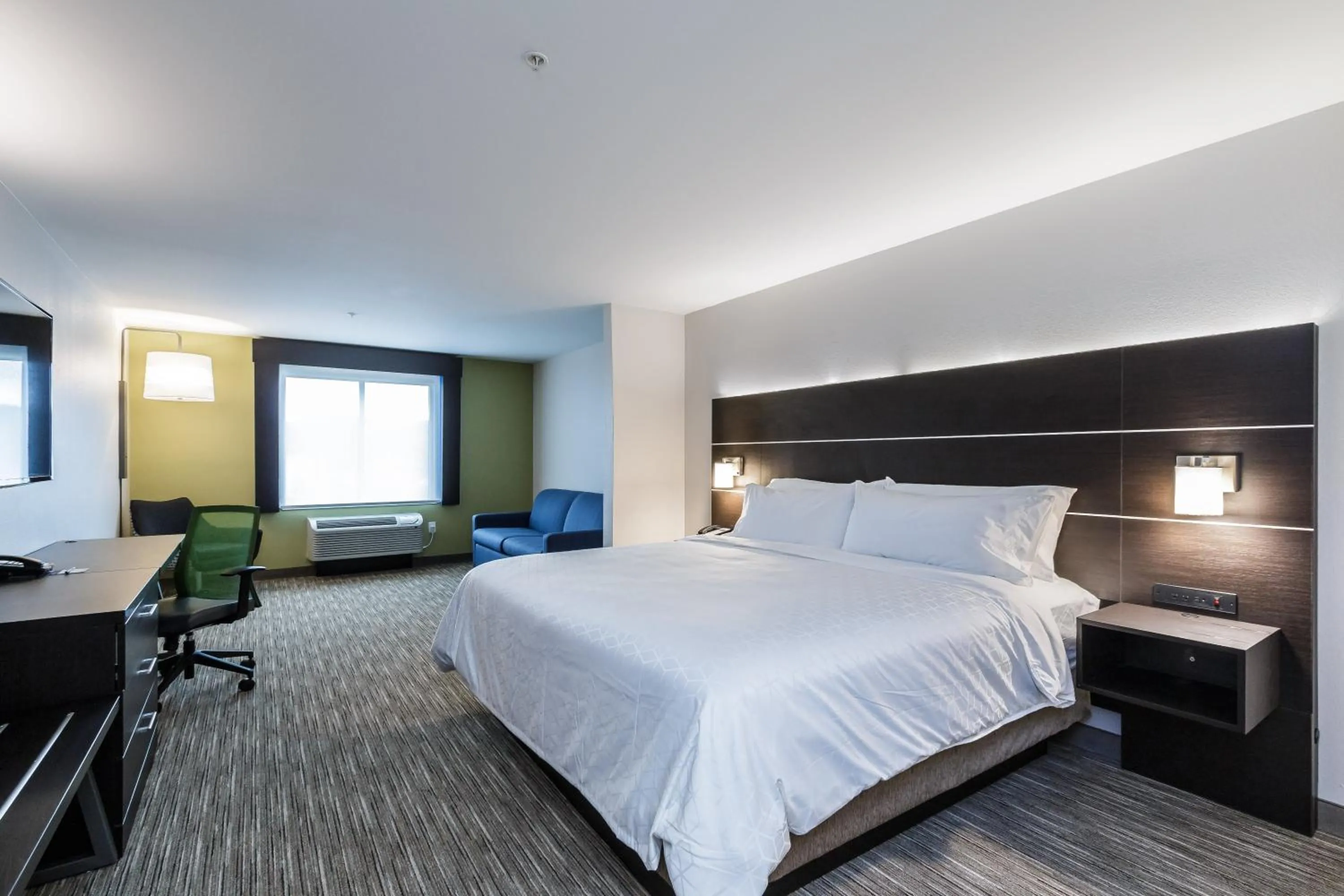 Photo of the whole room, Bed in Holiday Inn Express & Suites- South Bend Casino by IHG