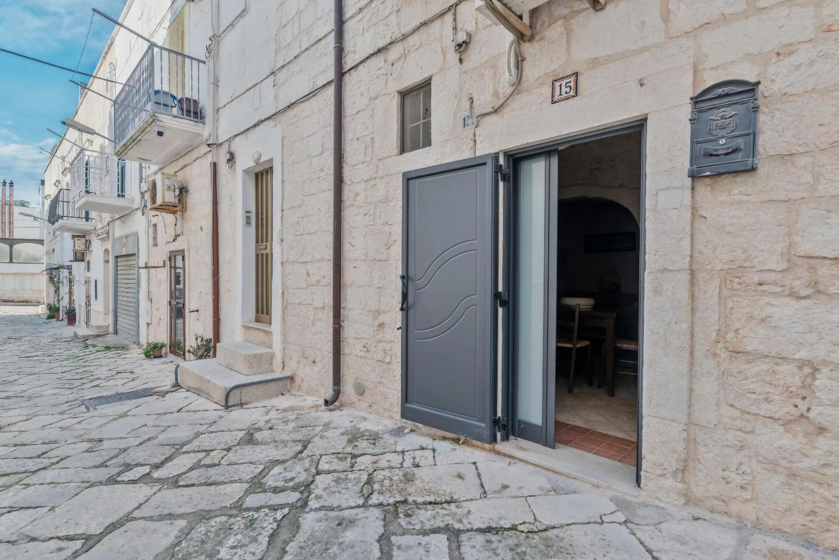 Property building in Civico 15