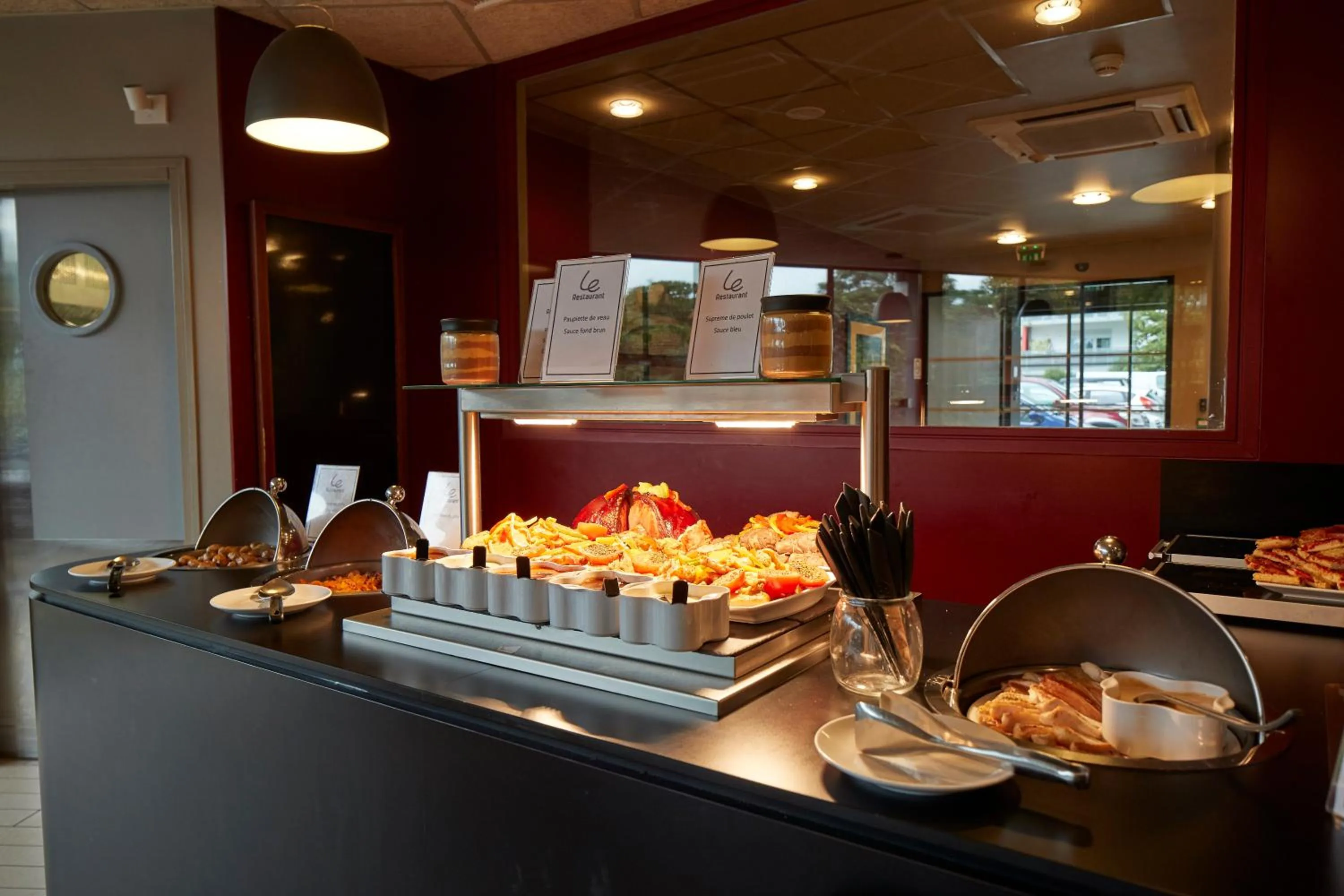 Restaurant/places to eat in Campanile Nantes Centre - Saint Jacques