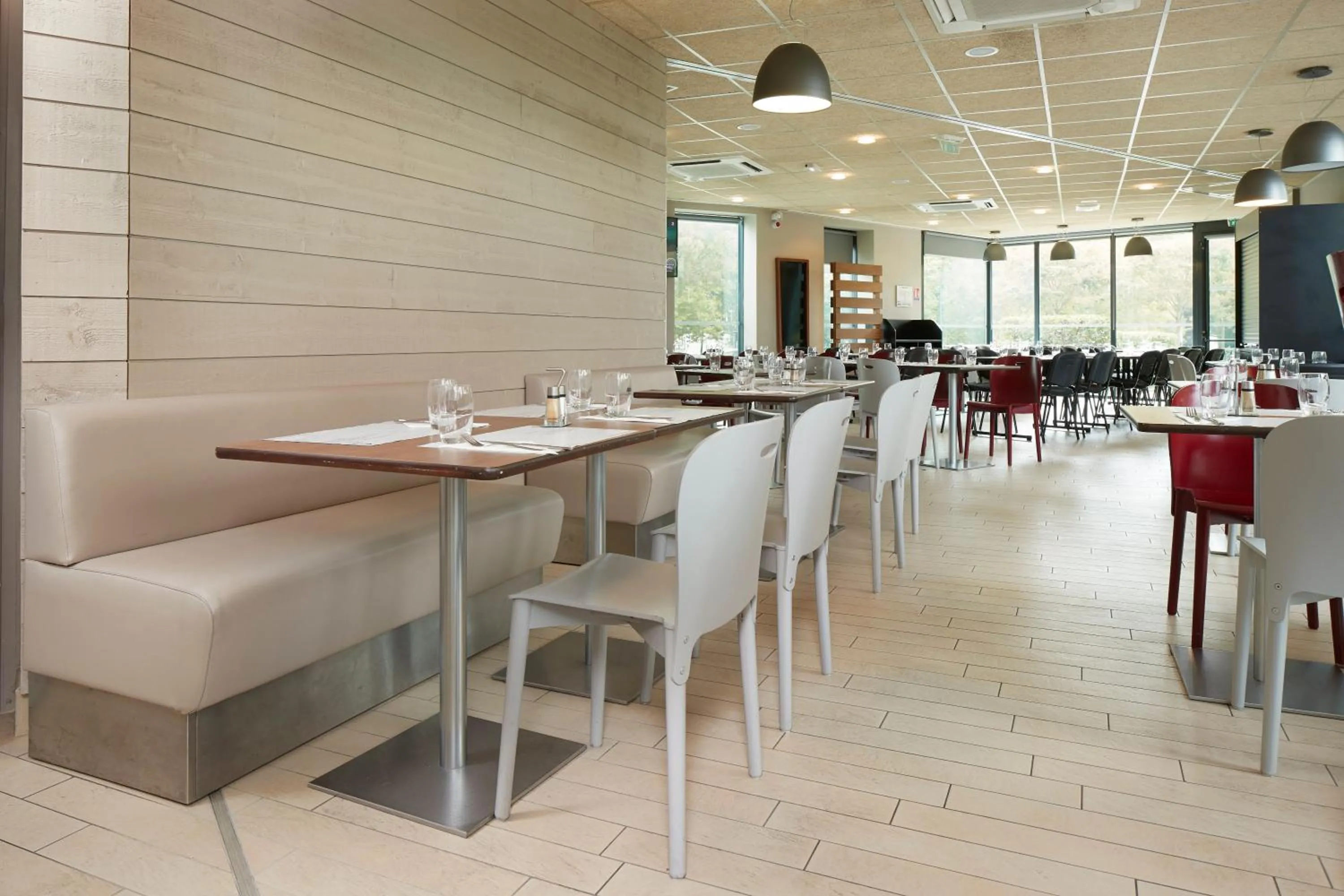 Restaurant/places to eat in Campanile Nantes Centre - Saint Jacques