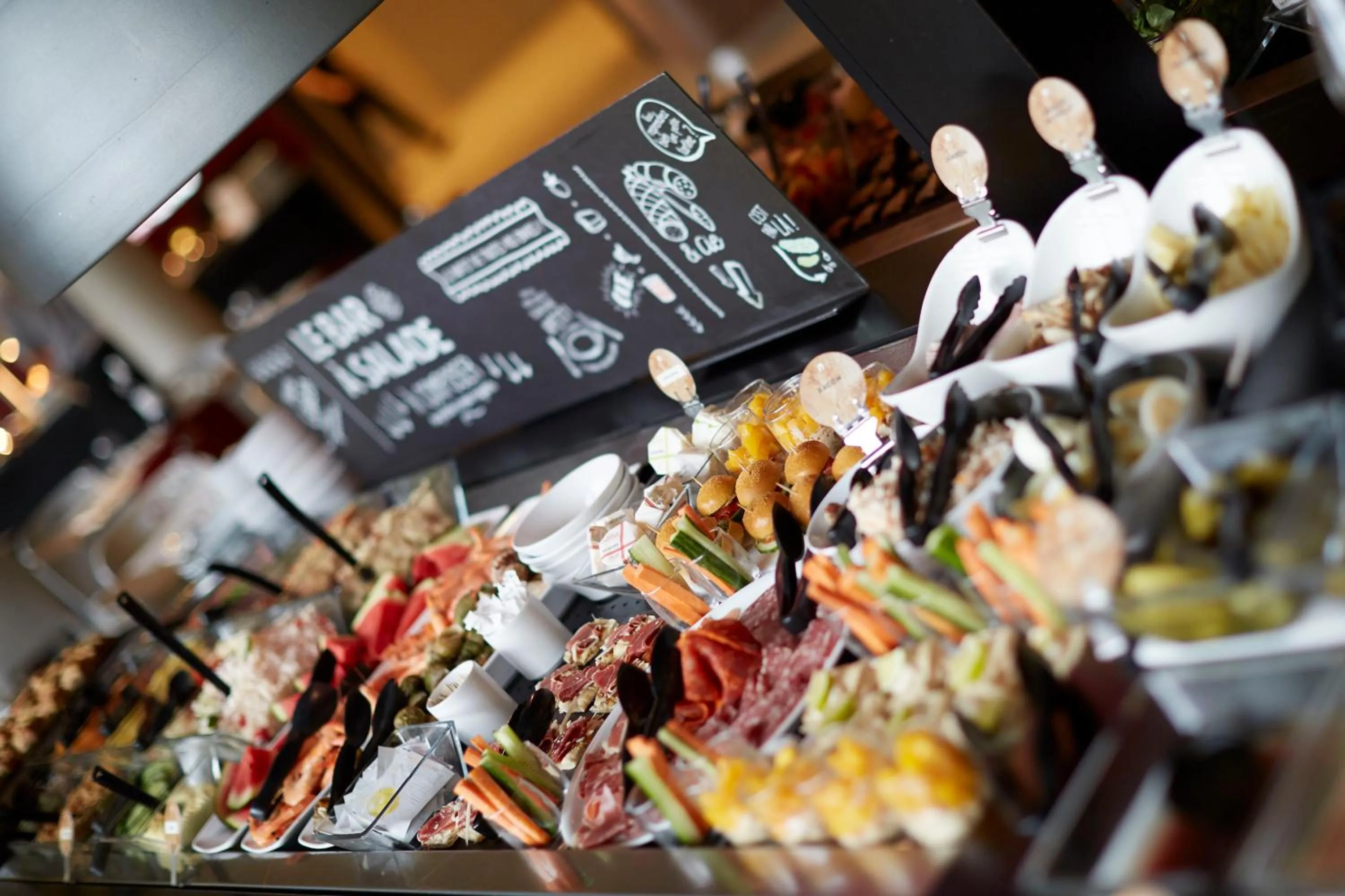 Restaurant/places to eat in Campanile Nantes Centre - Saint Jacques