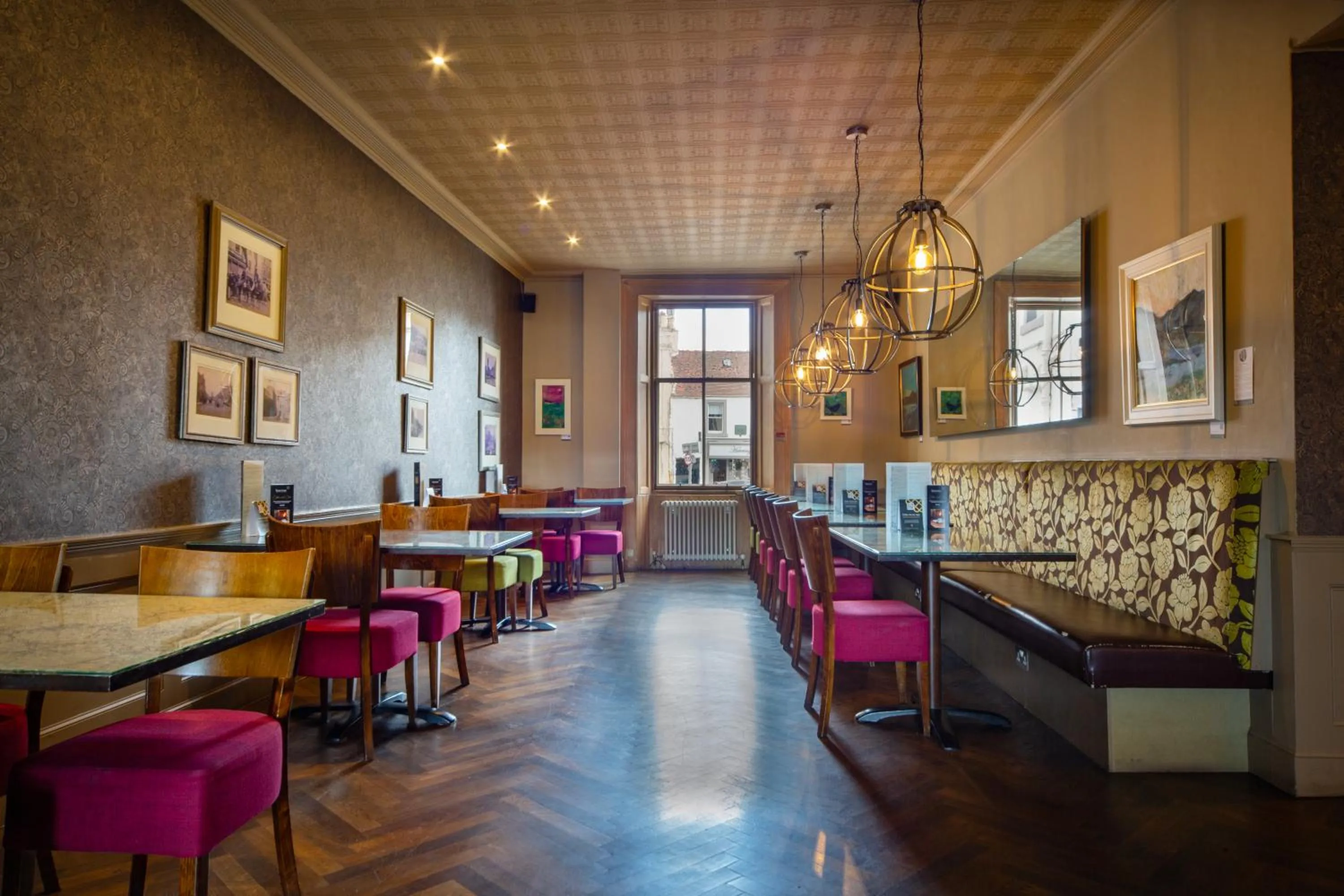 Restaurant/places to eat in The Tontine Hotel