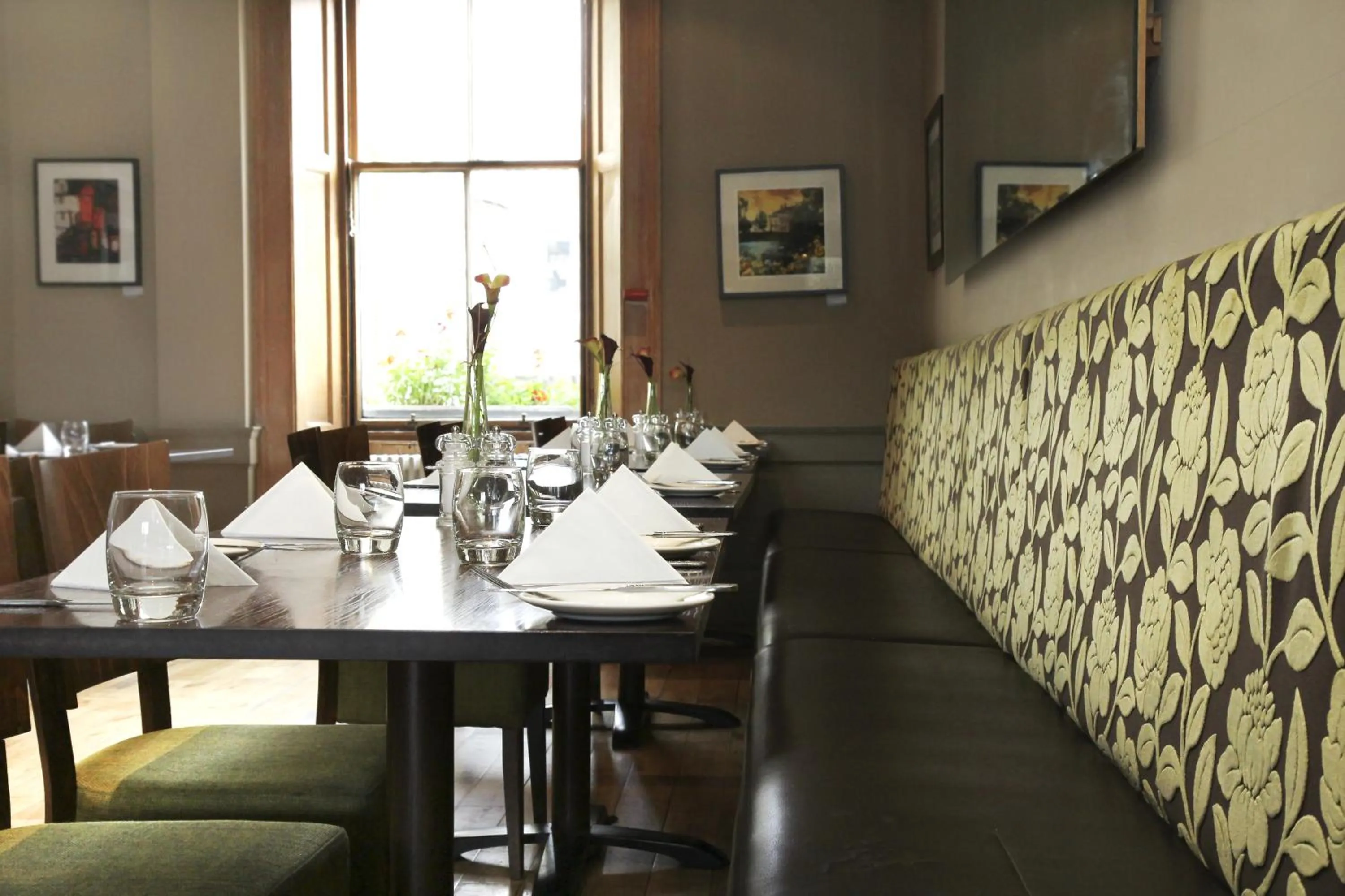 Restaurant/places to eat in The Tontine Hotel