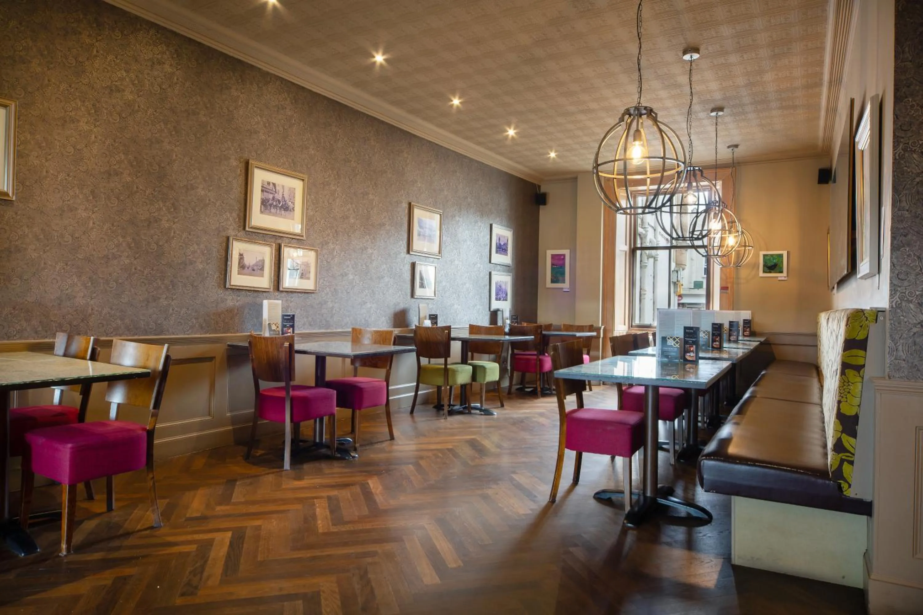Restaurant/places to eat in The Tontine Hotel