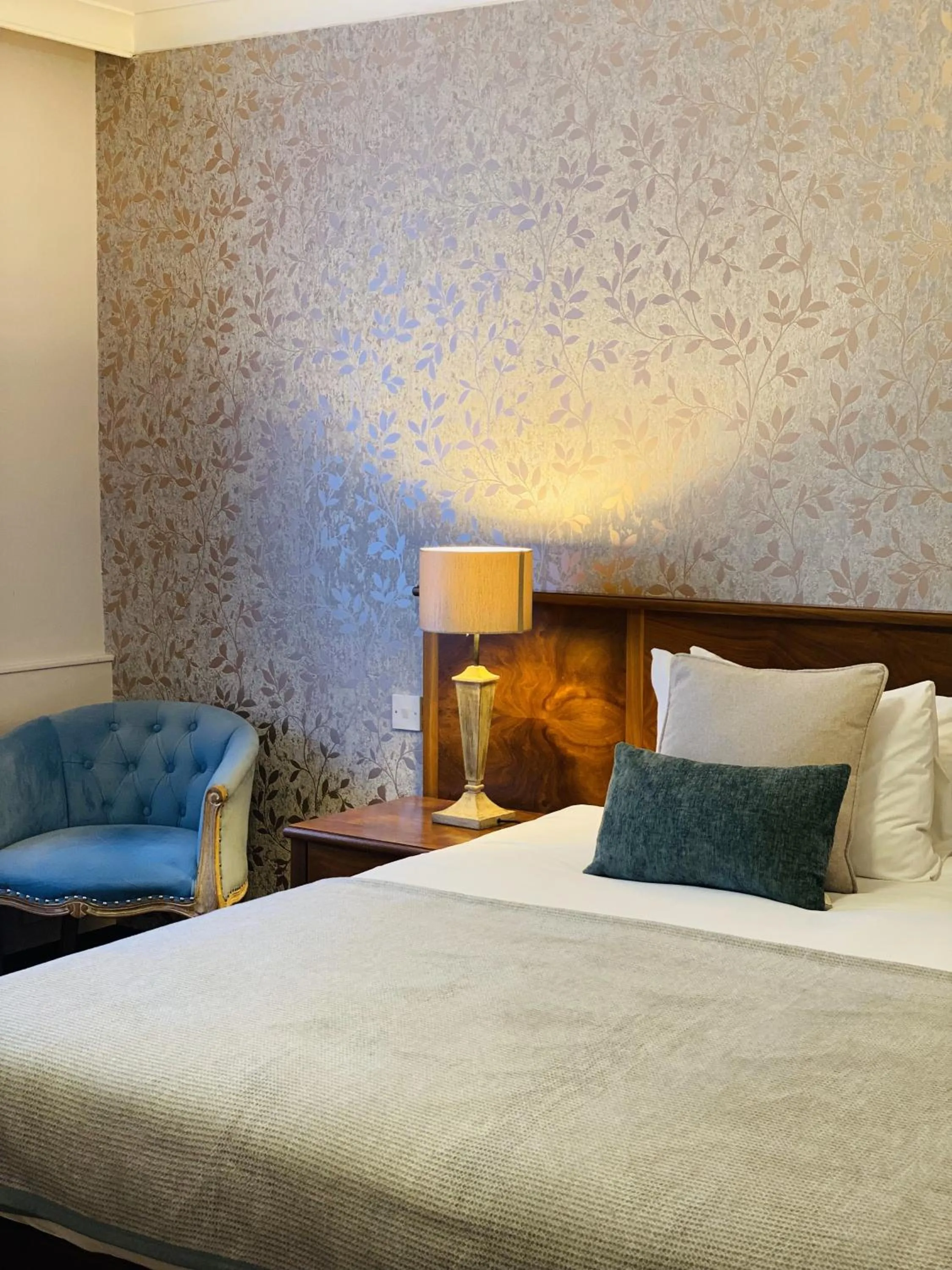 Bedroom, Bed in The Tontine Hotel