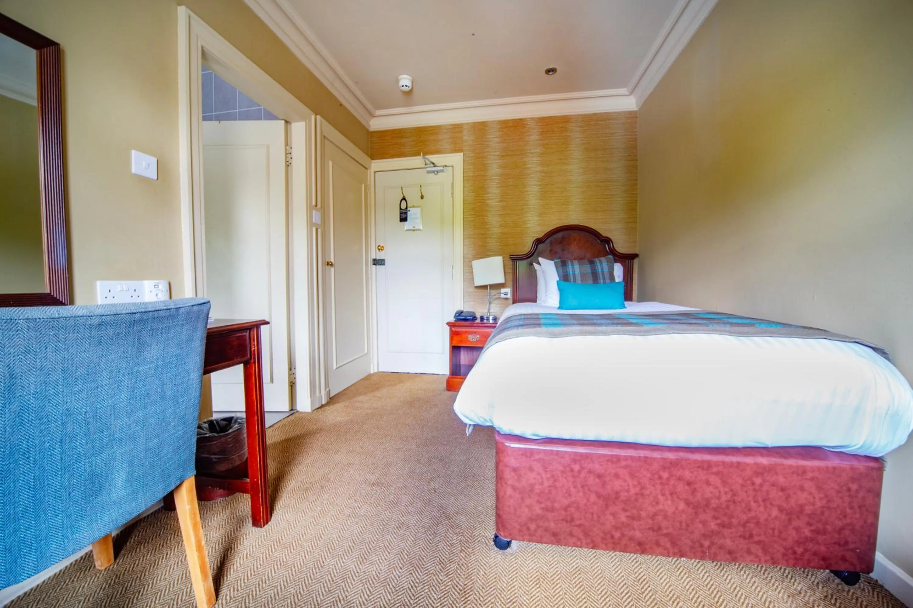 Bedroom, Bed in The Tontine Hotel