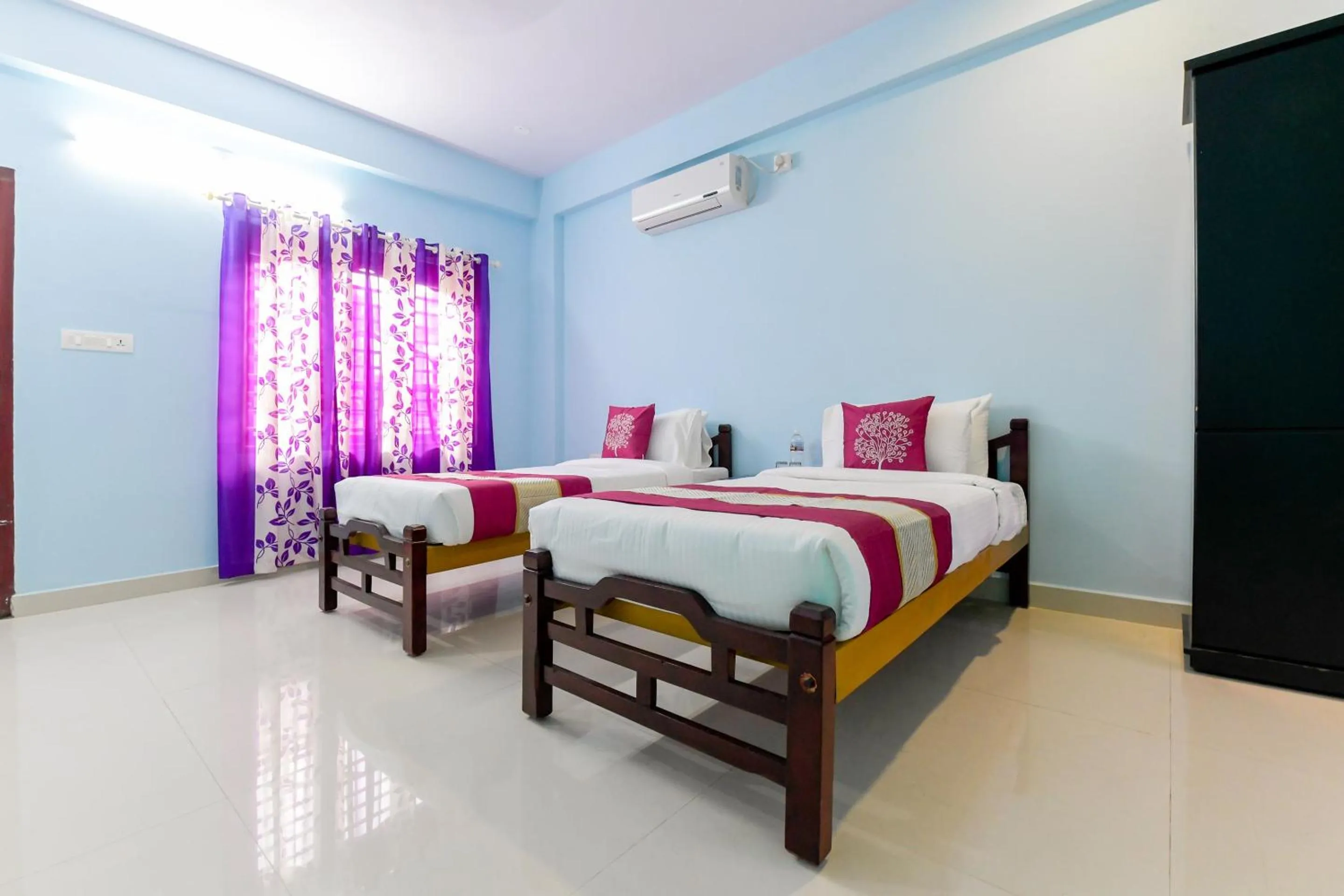 Facade/entrance, Bed in Hotel O Amare Highway Residency