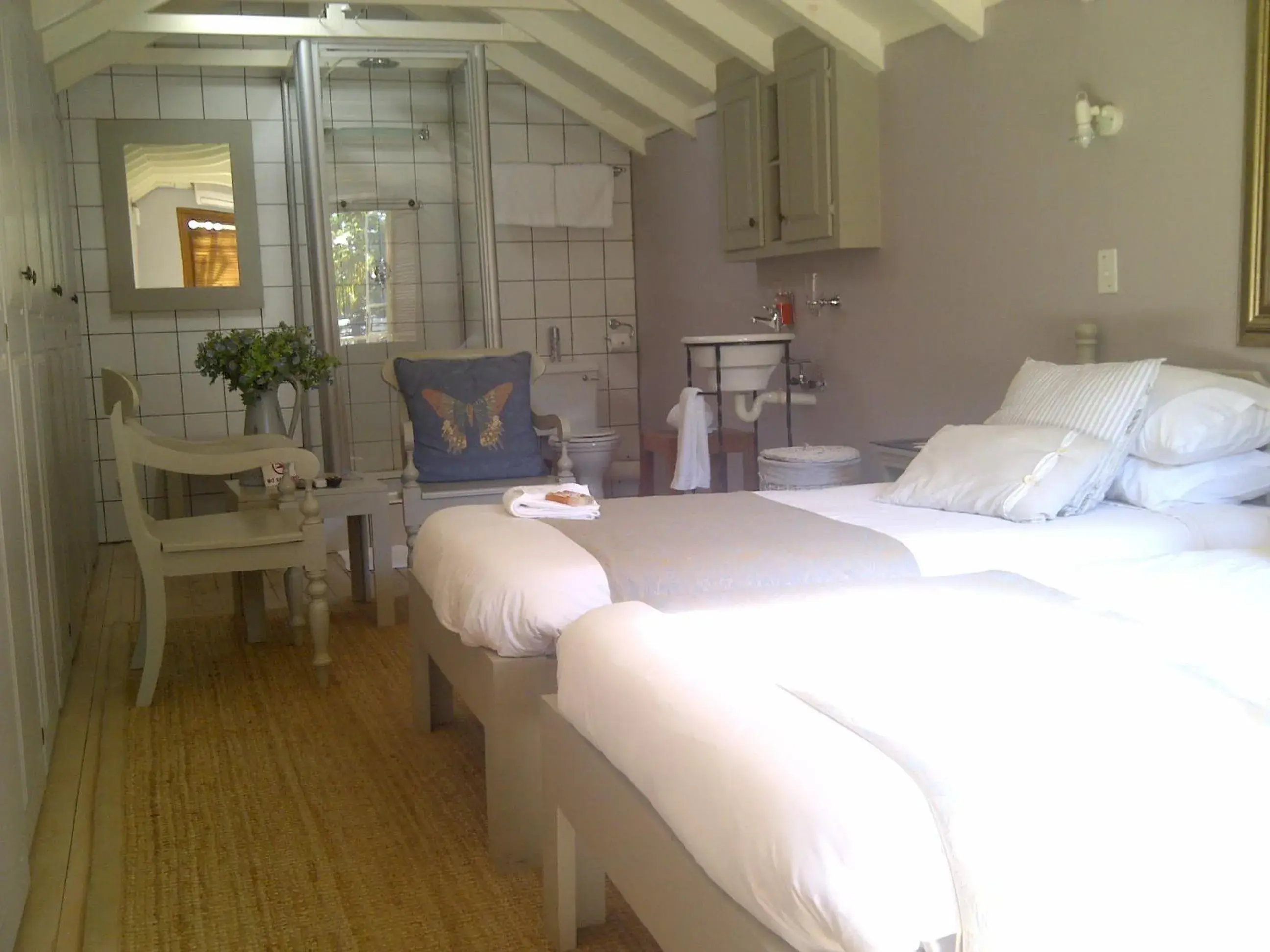 Twin Room - single occupancy in Tamboti Lodge Guest House Twin Room - single occupancy in Tamboti Lodge Guest House