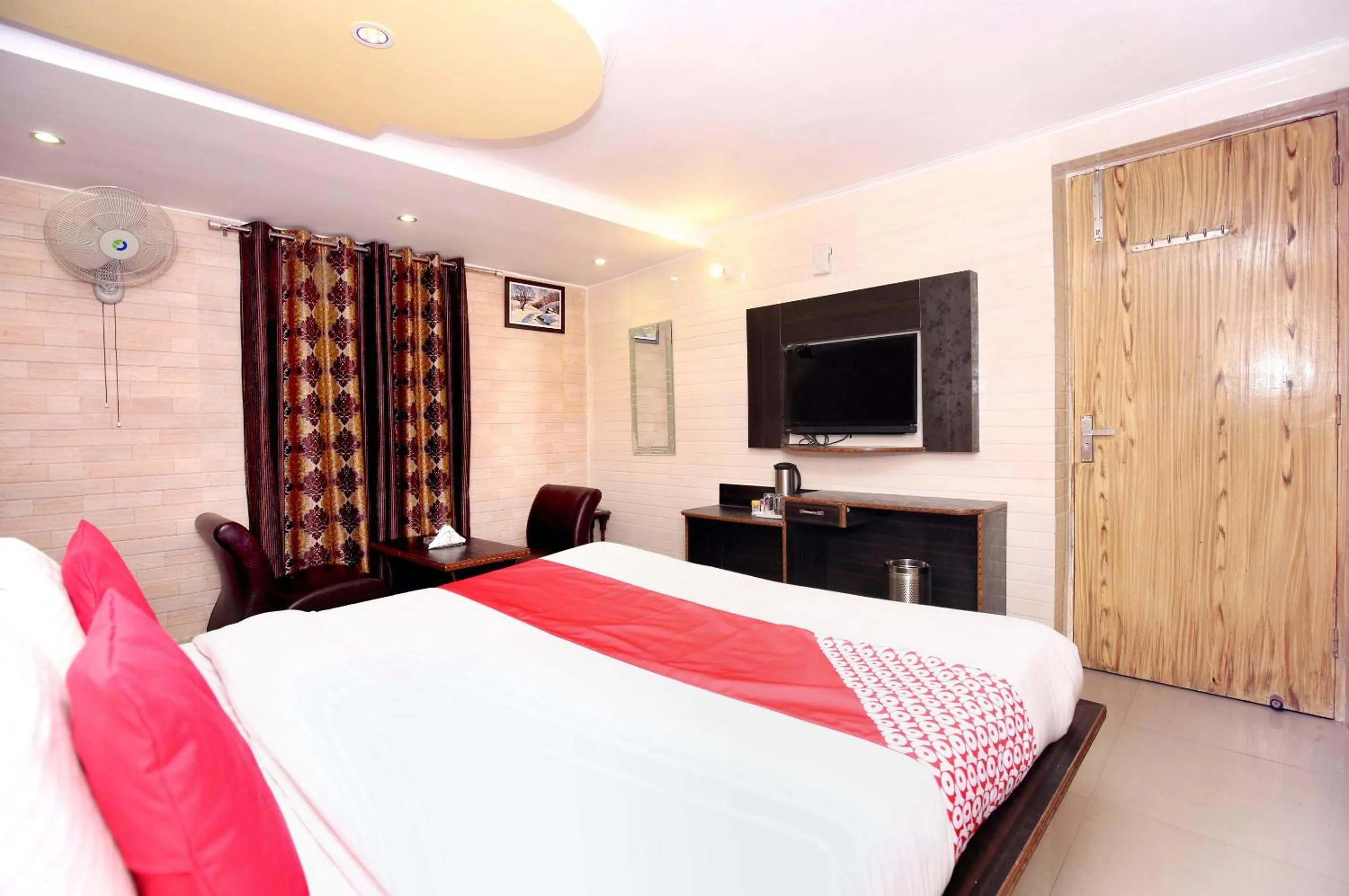 Bedroom, Bed in Super Hotel O Continental Inn