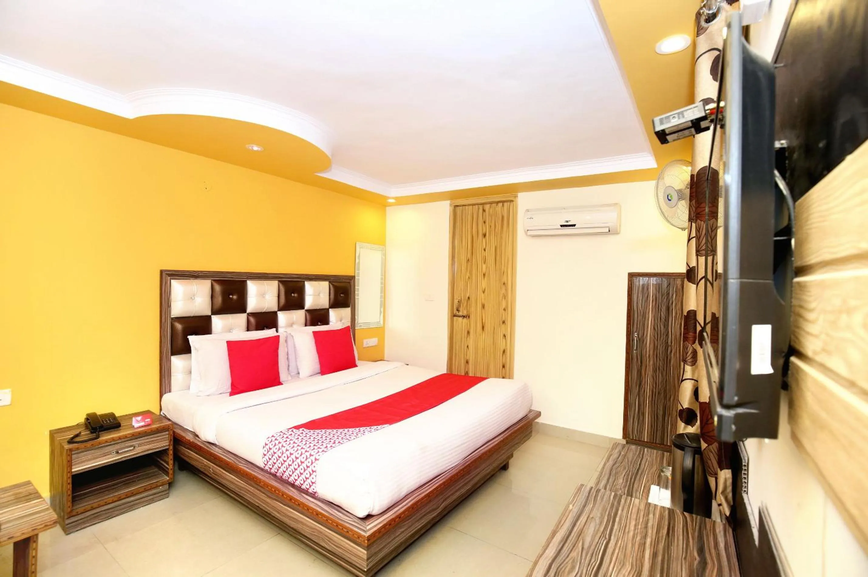 Bedroom, Bed in Super Hotel O Continental Inn