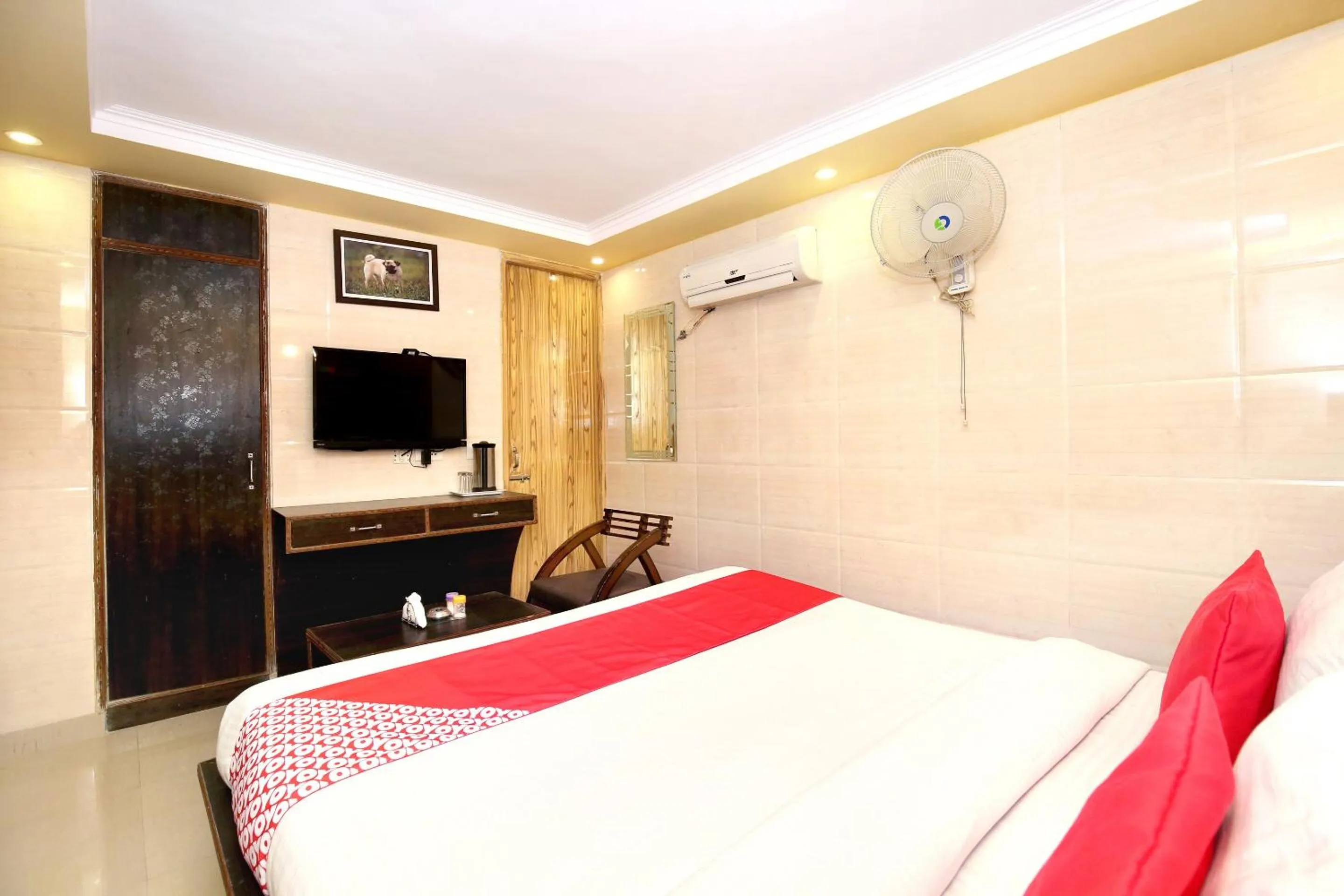 Bedroom, Bed in Hotel O Continental Inn