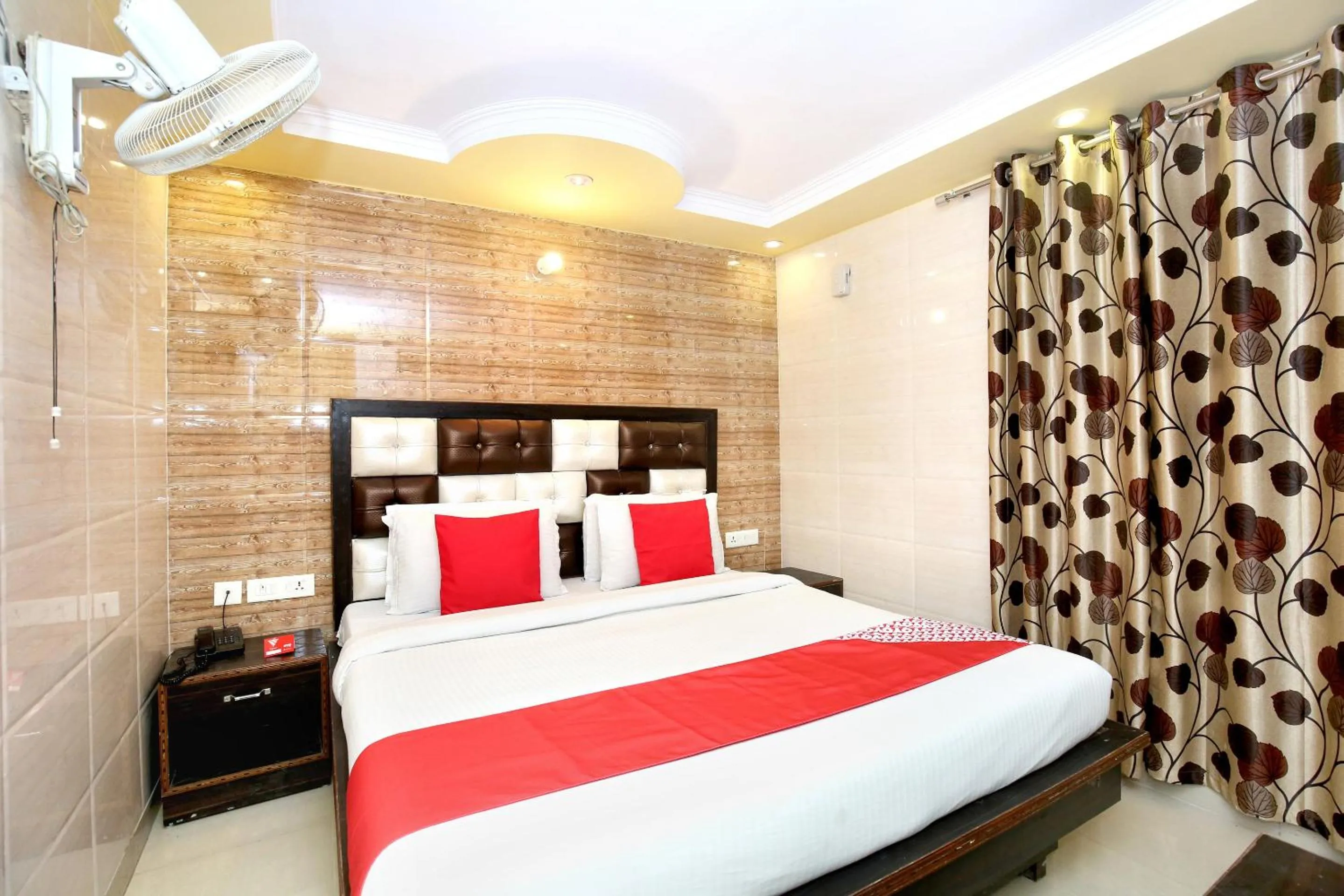 Bedroom, Bed in Super Hotel O Continental Inn