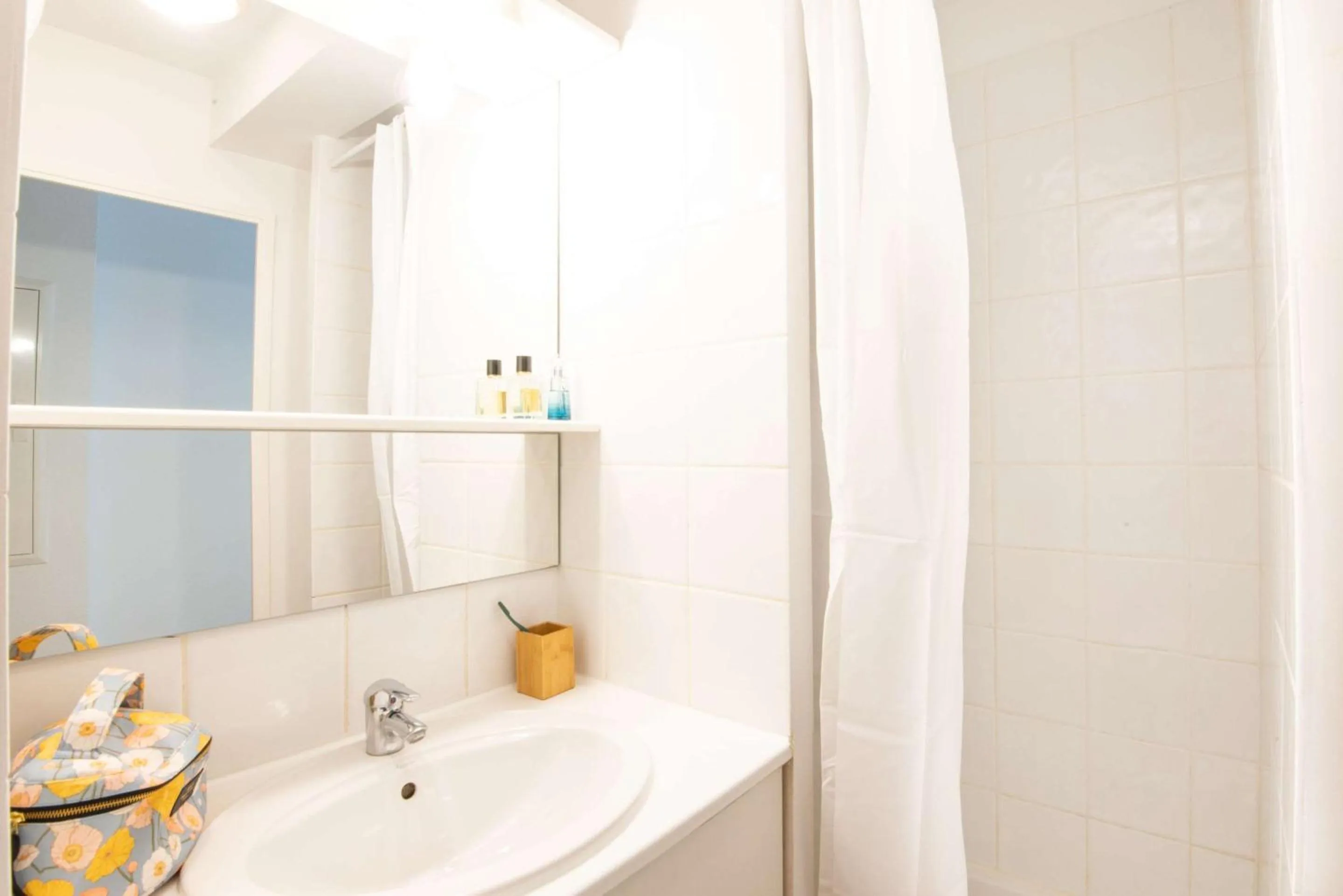Shower in Comfort Aparthotel Aix Le Tholonet
