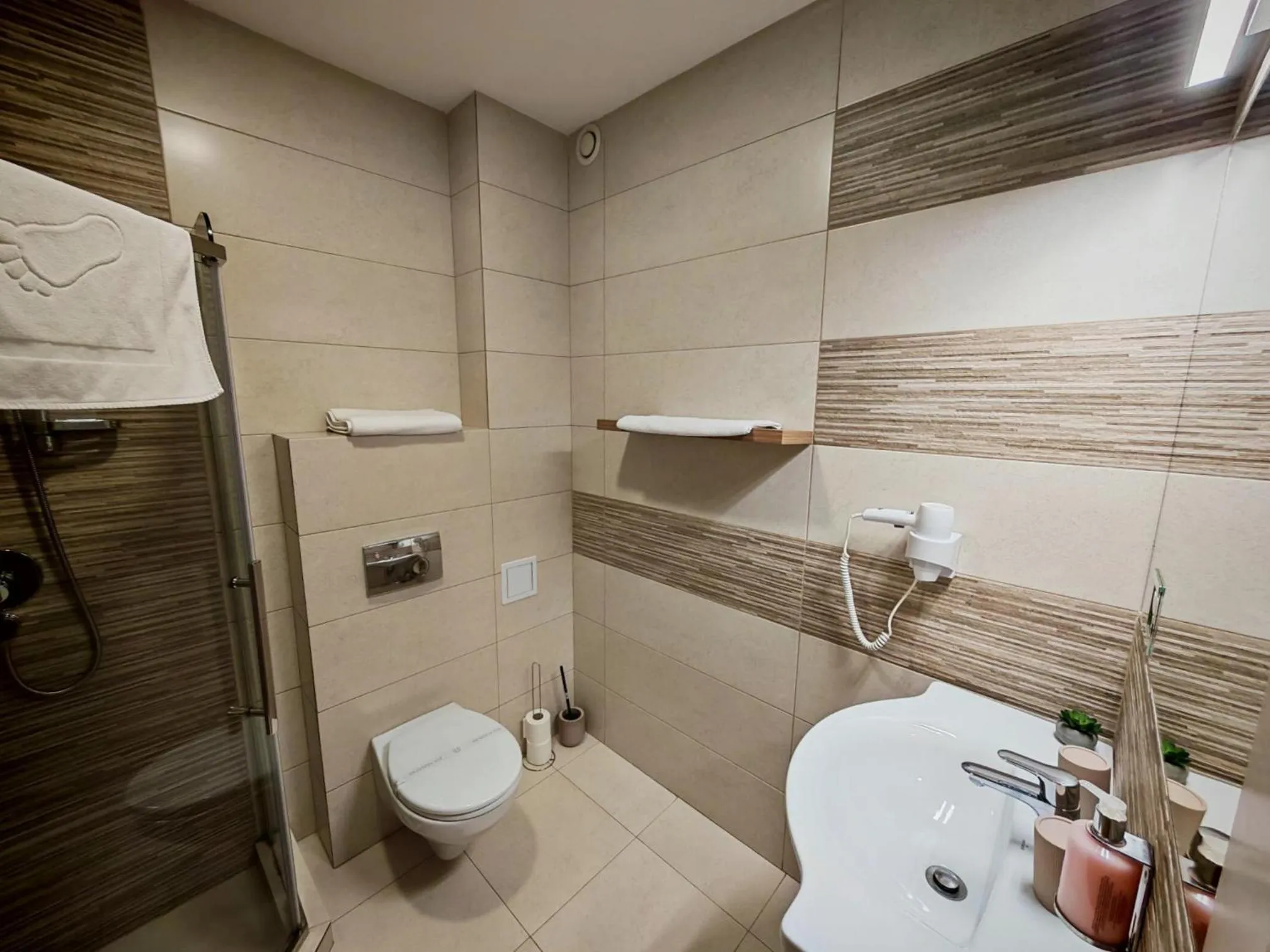 Shower in Tci Social Club