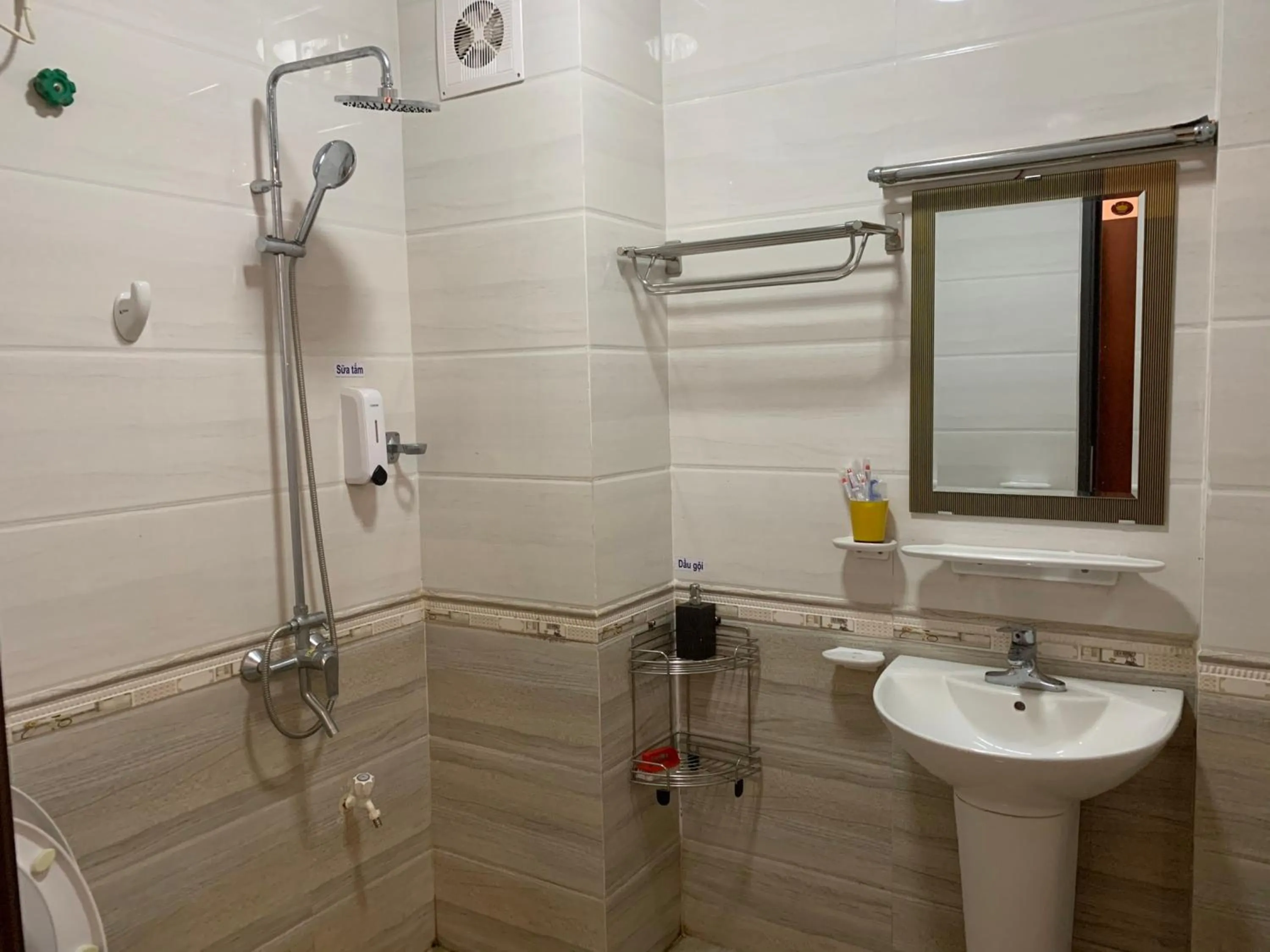 Bathroom in Hotel Ngoc Anh - Van Don