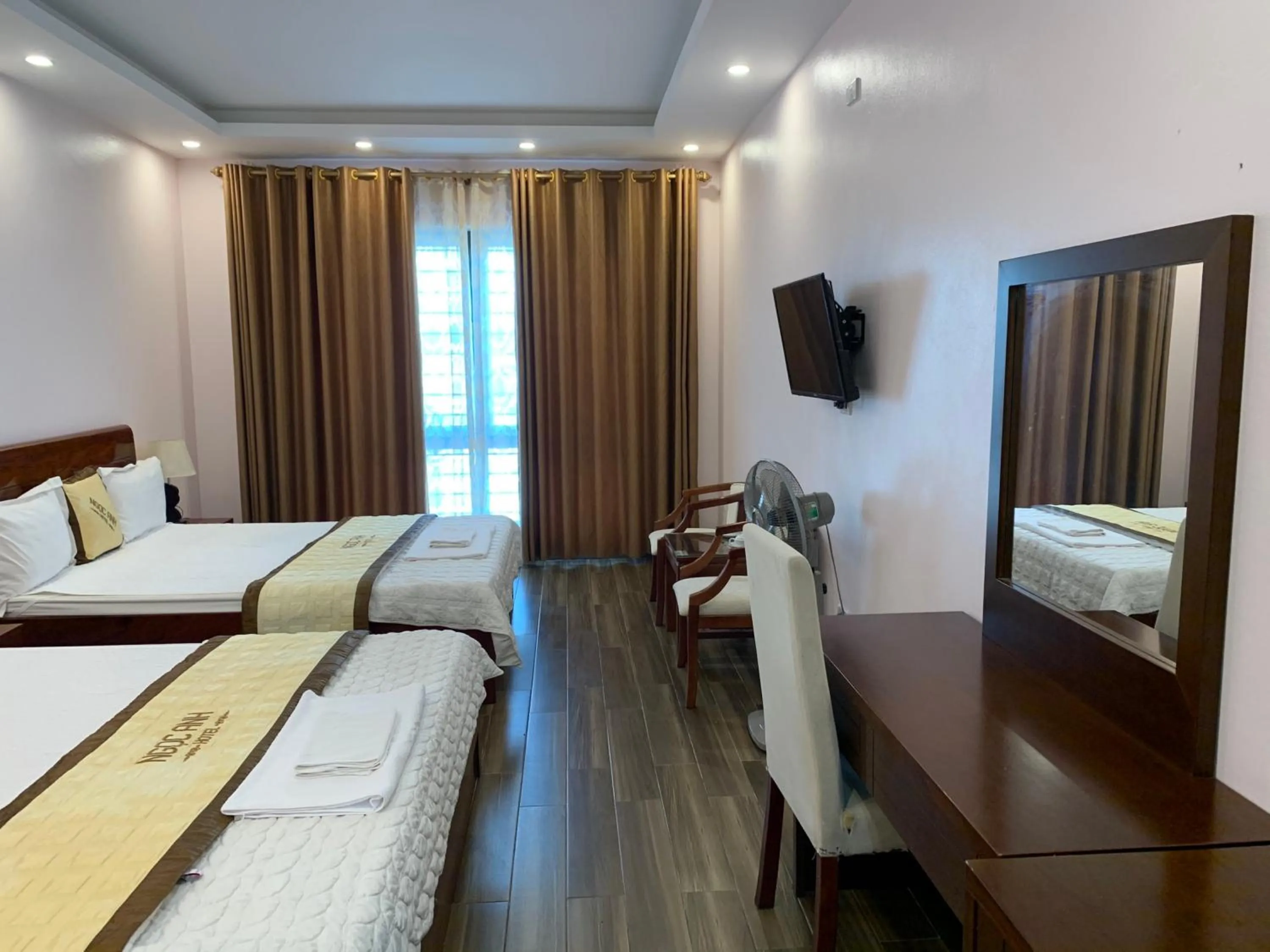 Photo of the whole room, Bed in Hotel Ngoc Anh - Van Don