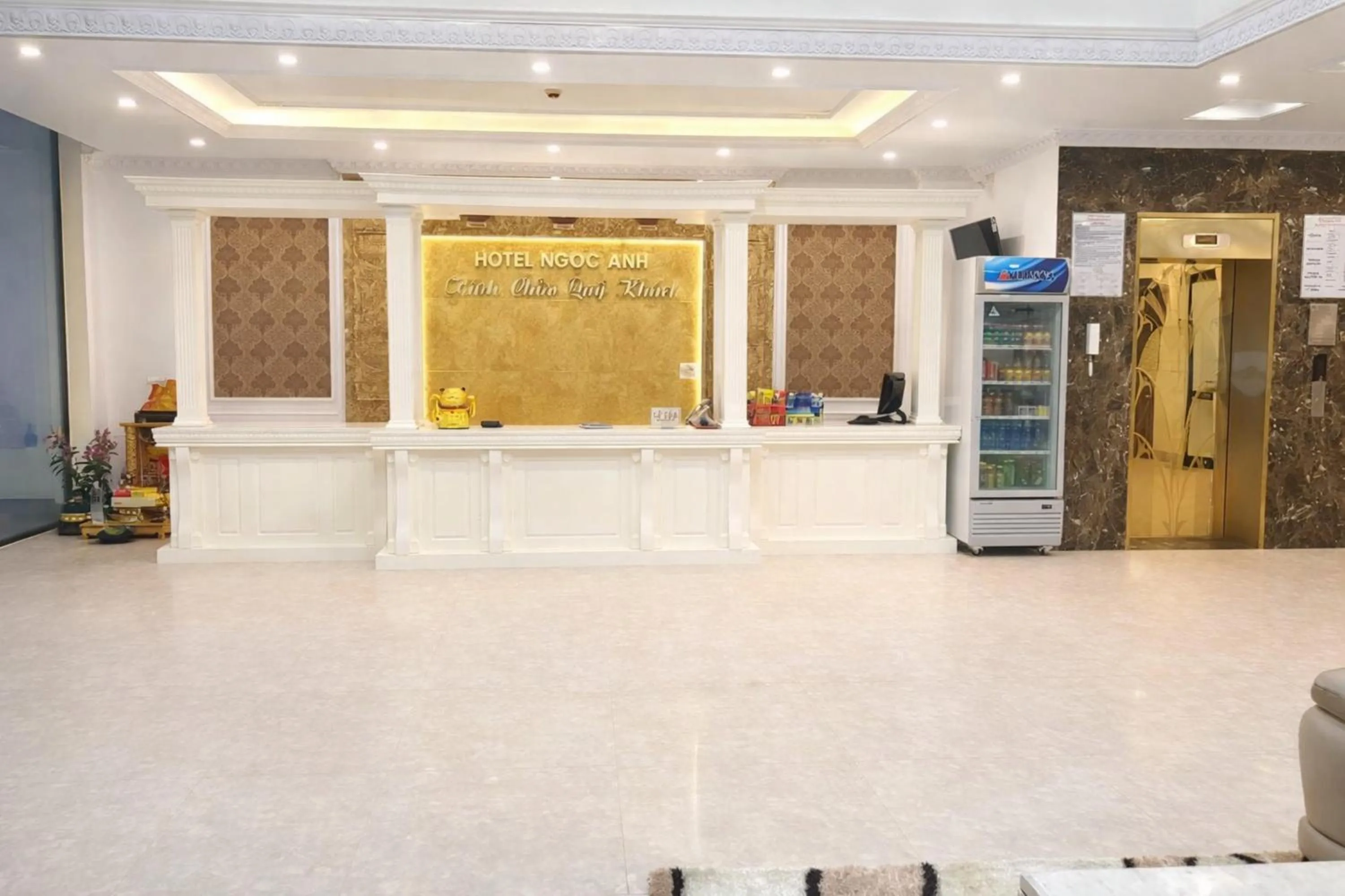 People in Hotel Ngoc Anh - Van Don