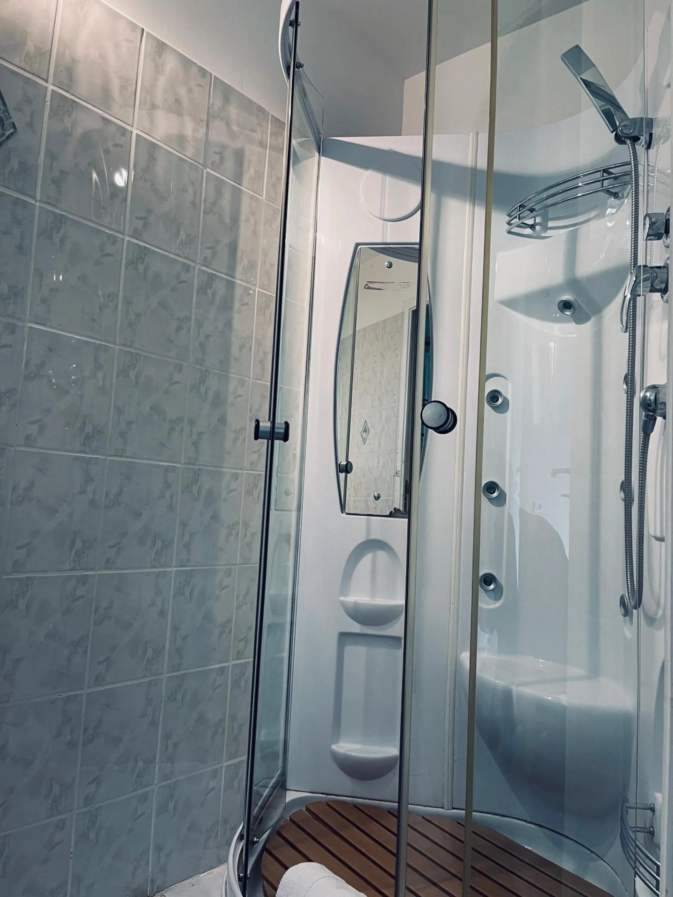 Bathroom in Hôtel Le Moulin D'Olt